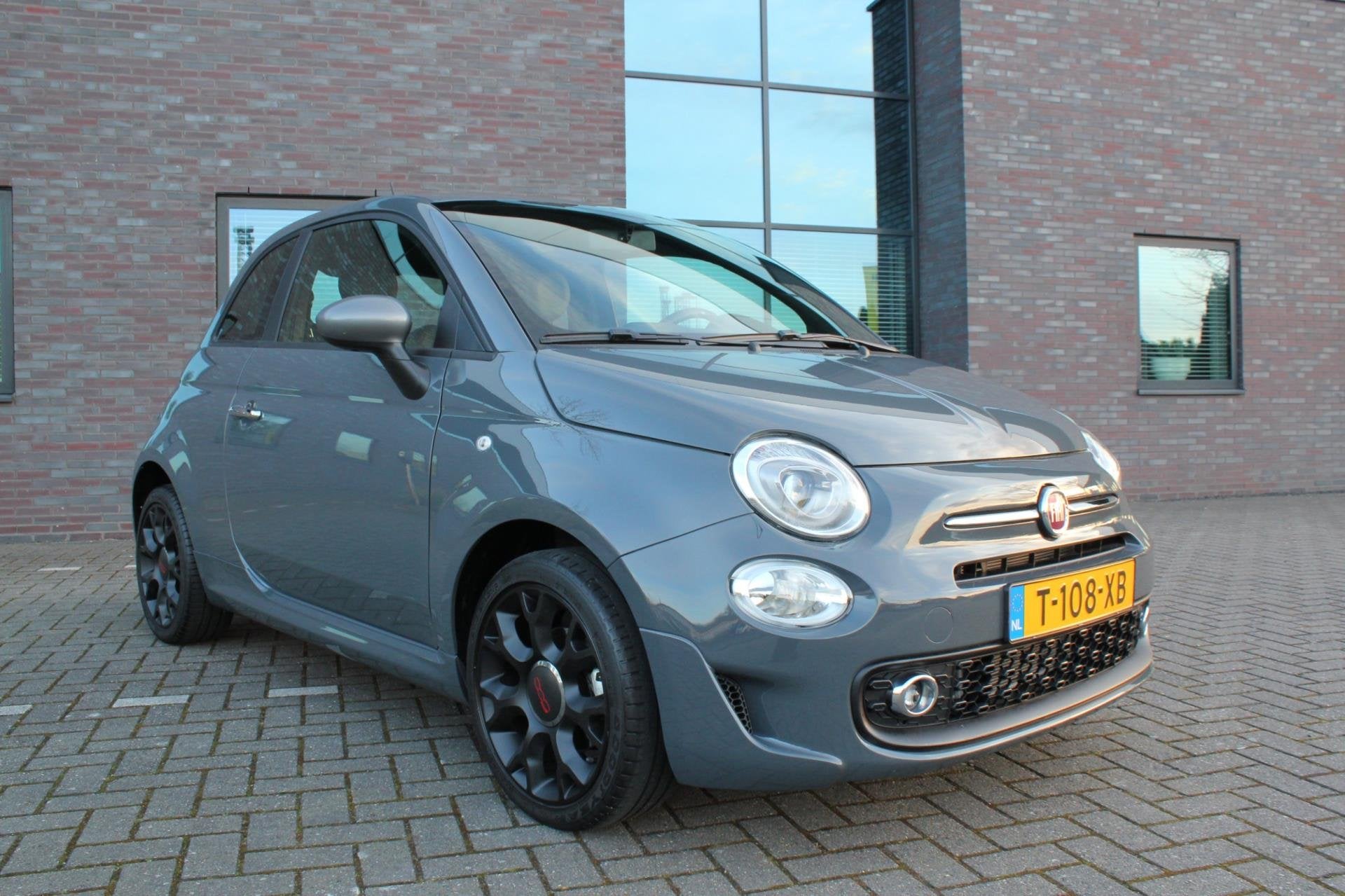 Fiat 500 1.0 Hybrid Connect, Voorwielaandrijving, 4 stoelen, Bedrijf, Handgeschakeld