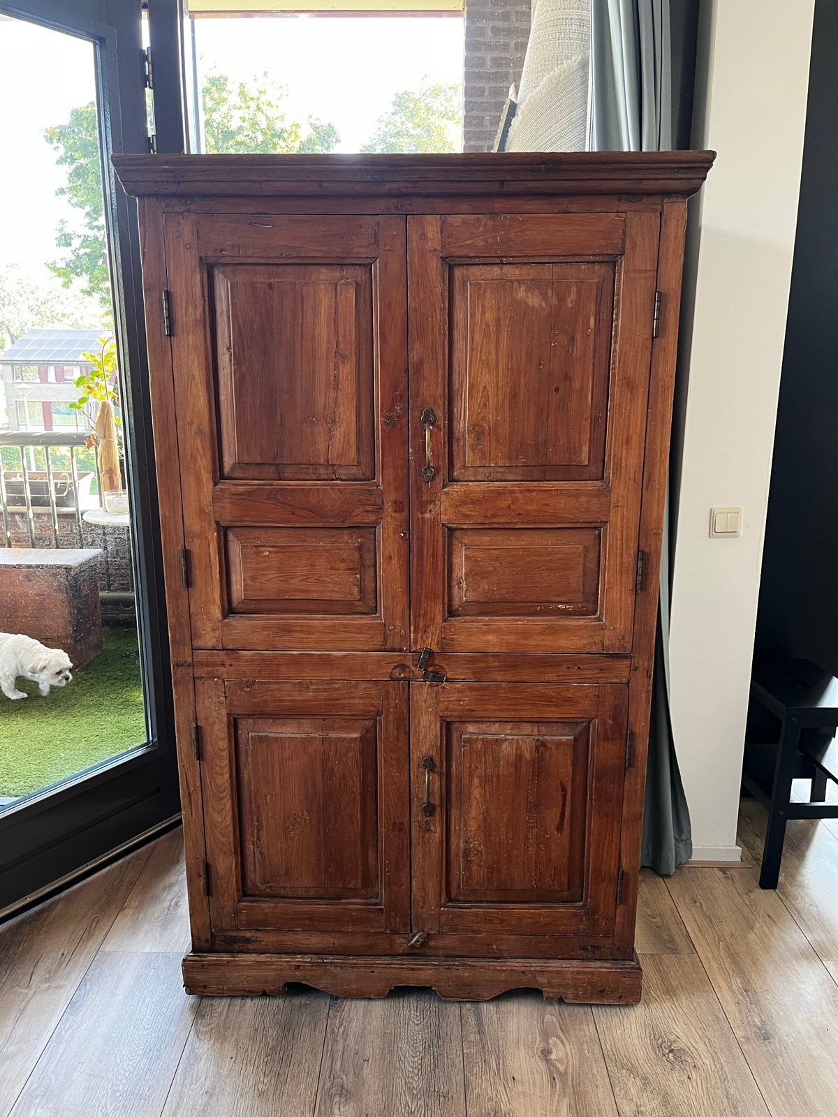 Tropisch hardhouten kast, Ophalen