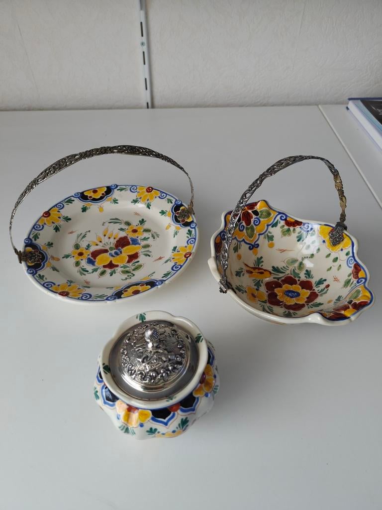 Gekleurd Delfts Blauw Setje met Metalen Hengsels, Ophalen of Verzenden