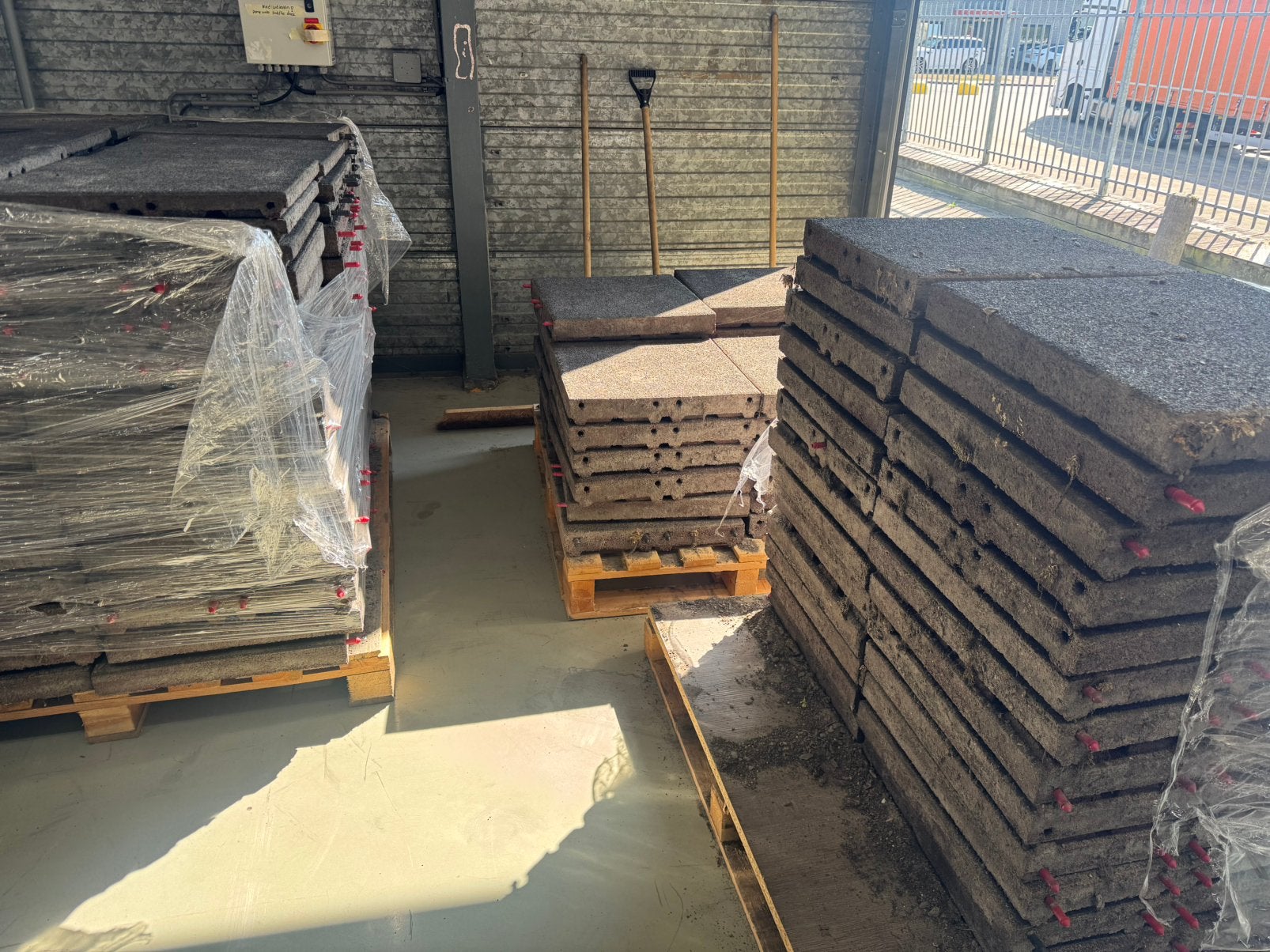 Rubber Tegels 50 x 50 x 6cm  €4,- per stuk!, Ophalen, Stuntgras, Overige typen, Rubber