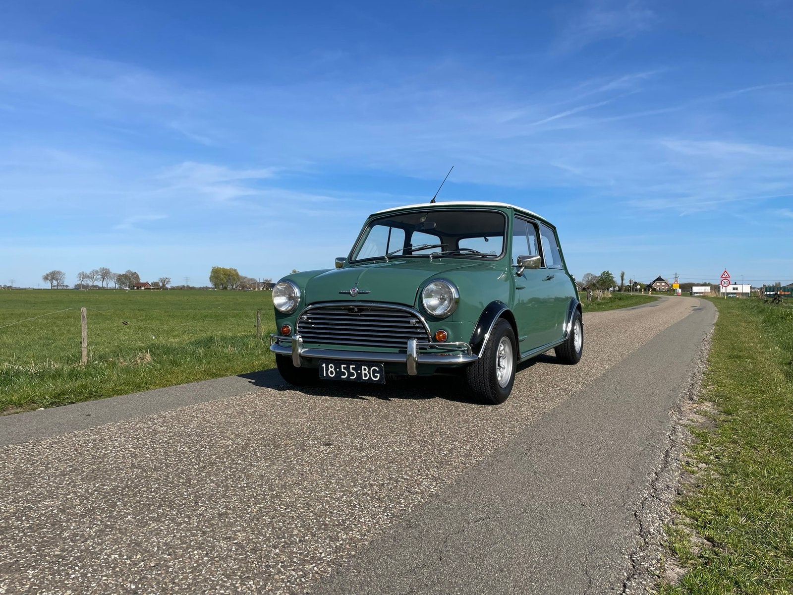 Zeldzame MK1 Mini Cooper S Recreation (1966) – Almond Green, Auto's, Overige Auto's, 600 kg, 4 cilinders, Origineel Nederlands