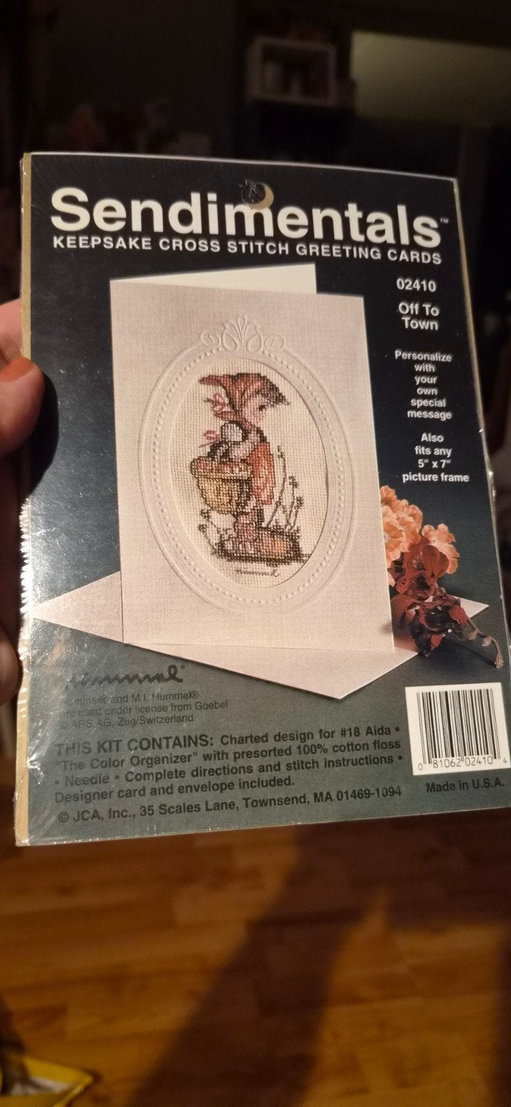 Hummel Kruissteek Wenskaart Kit - "Off To Town", Hobby en Vrije tijd, Borduren en Borduurmachines, Ophalen of Verzenden