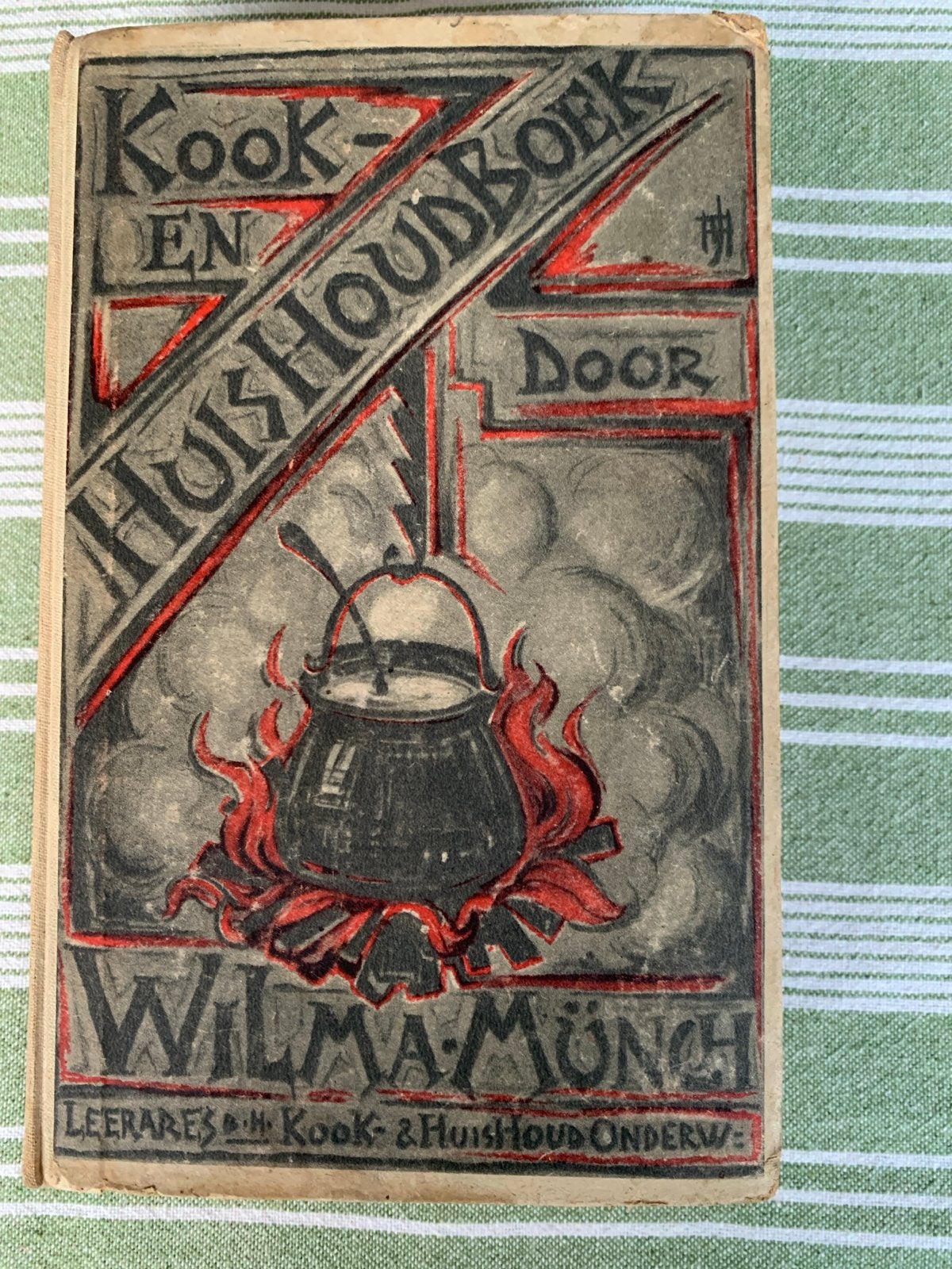 Kook- en Huishoudboek door Wilma Münch - 1947, Ophalen of Verzenden, Gelezen, Nederland en België, Hoofdgerechten