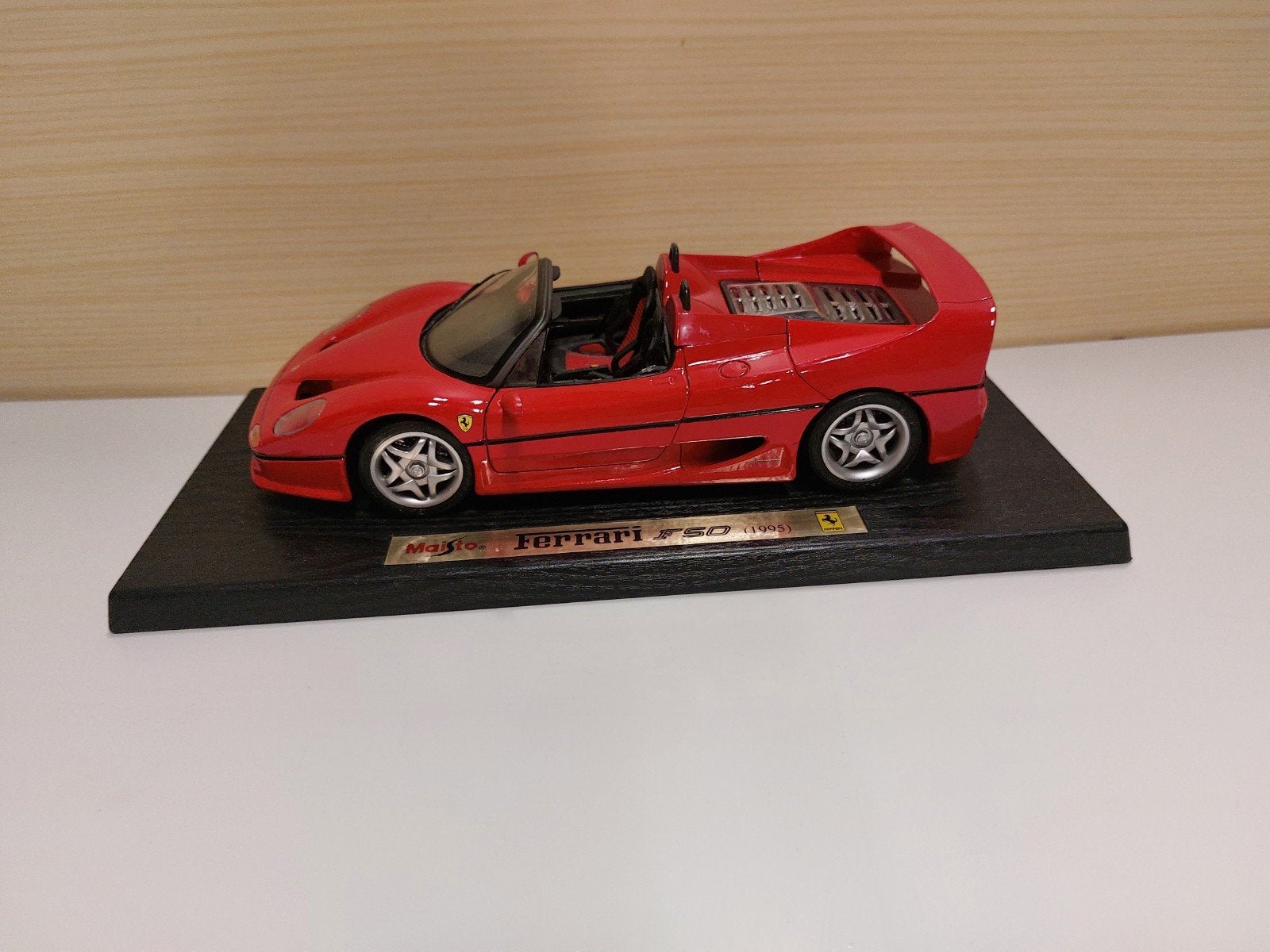 Maisto Ferrari F50 (1995) schaalmodel - Zo goed als nieuw, Ophalen of Verzenden, Zo goed als nieuw, Auto, Maisto