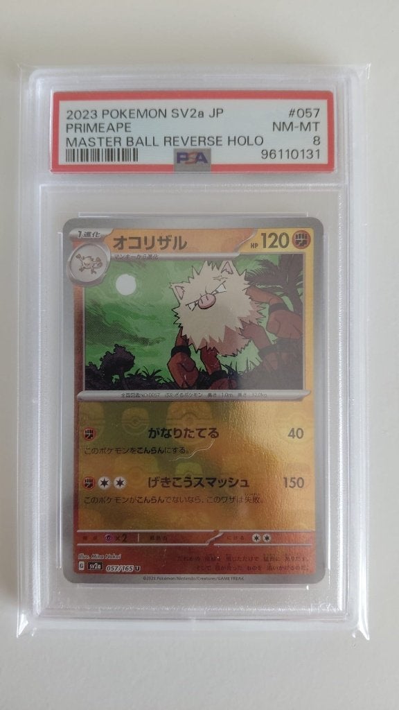 Pokemon PSA 8 - Primeape Sv2a JP - 2023, Hobby en Vrije tijd, Ophalen of Verzenden, Zo goed als nieuw, Losse kaart