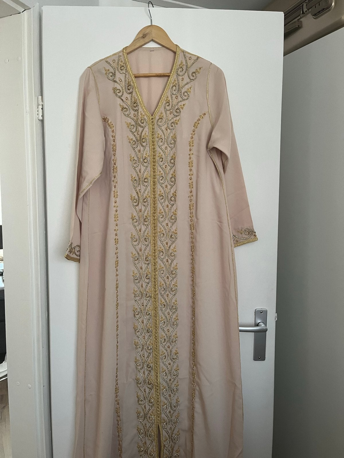 Elegante Caftan met gouden borduursels, Overige typen, Beige, Zo goed als nieuw, Ophalen