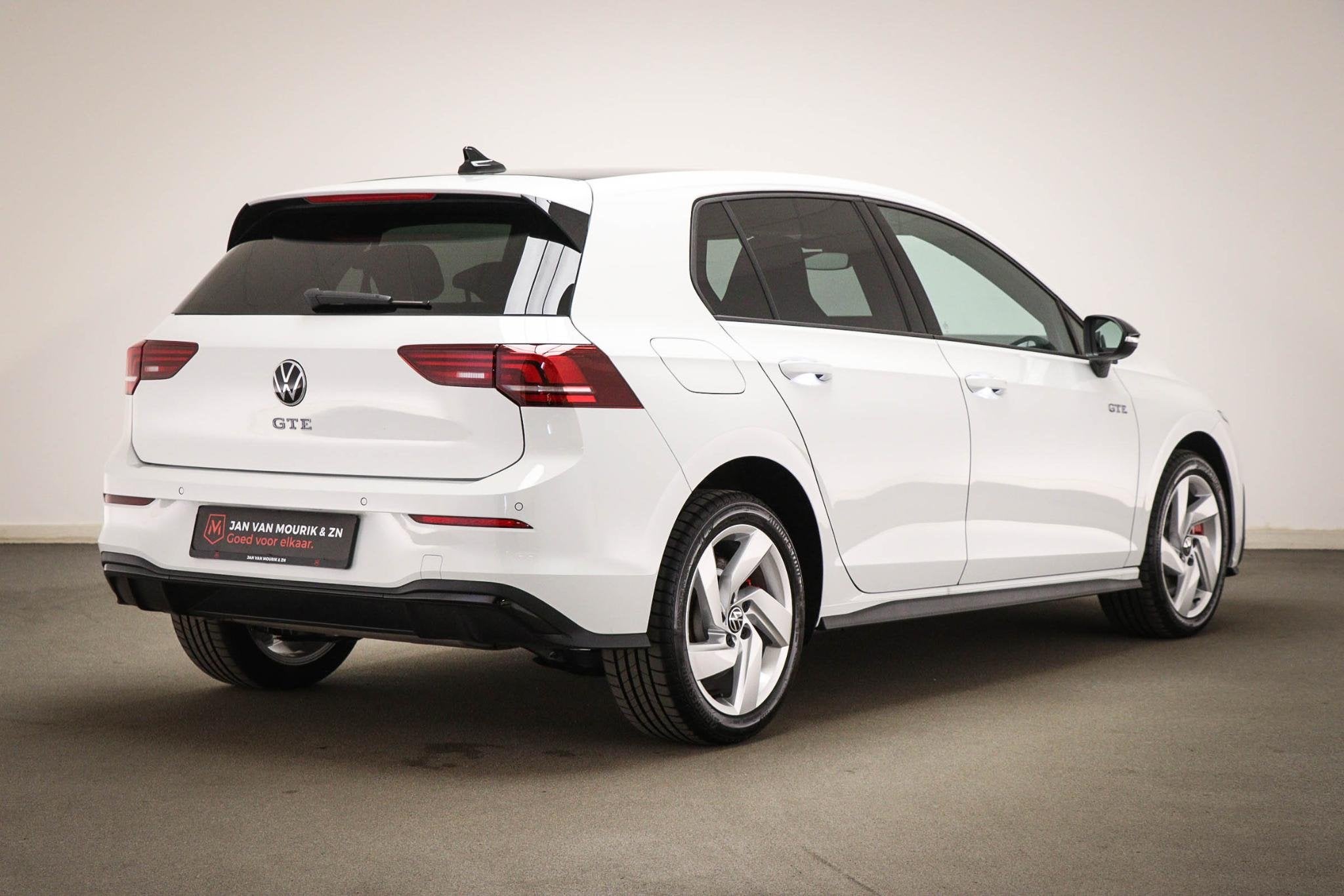 Volkswagen Golf 1.5 eHybrid GTE | BLACK STYLE / MULTIMEDIA P, Stof, 4 cilinders, Met garantie (alle), 150 min