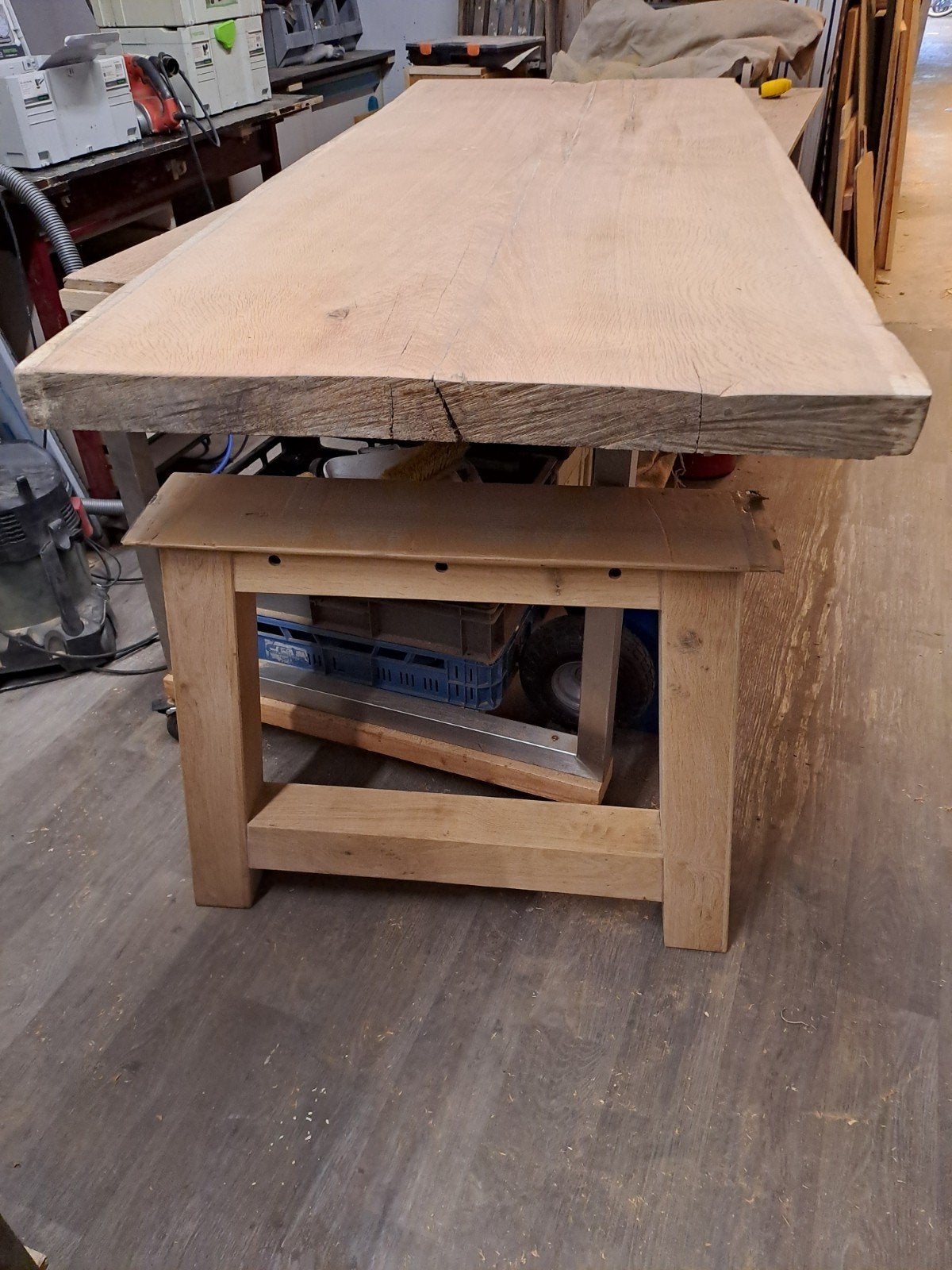 Foto 4 van Zware Eiken Boomstam Tafel - 210x88/84cm, 6cm blad