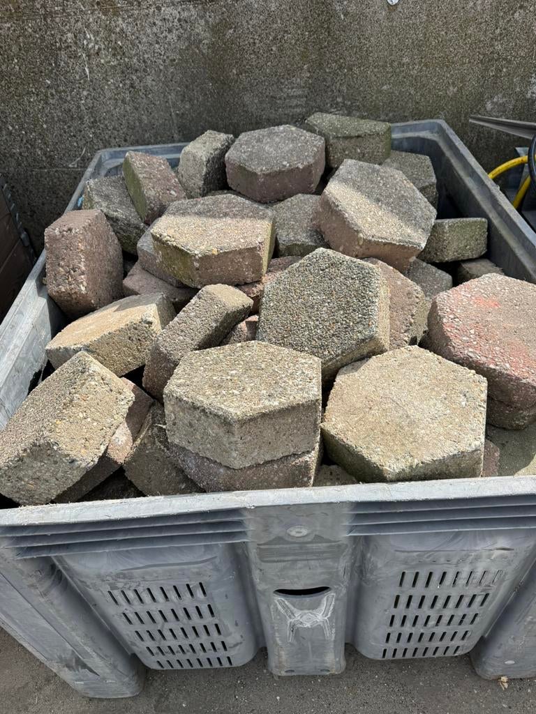 Grote pallet met zeskanten grind steentjes, Ophalen, Zo goed als nieuw