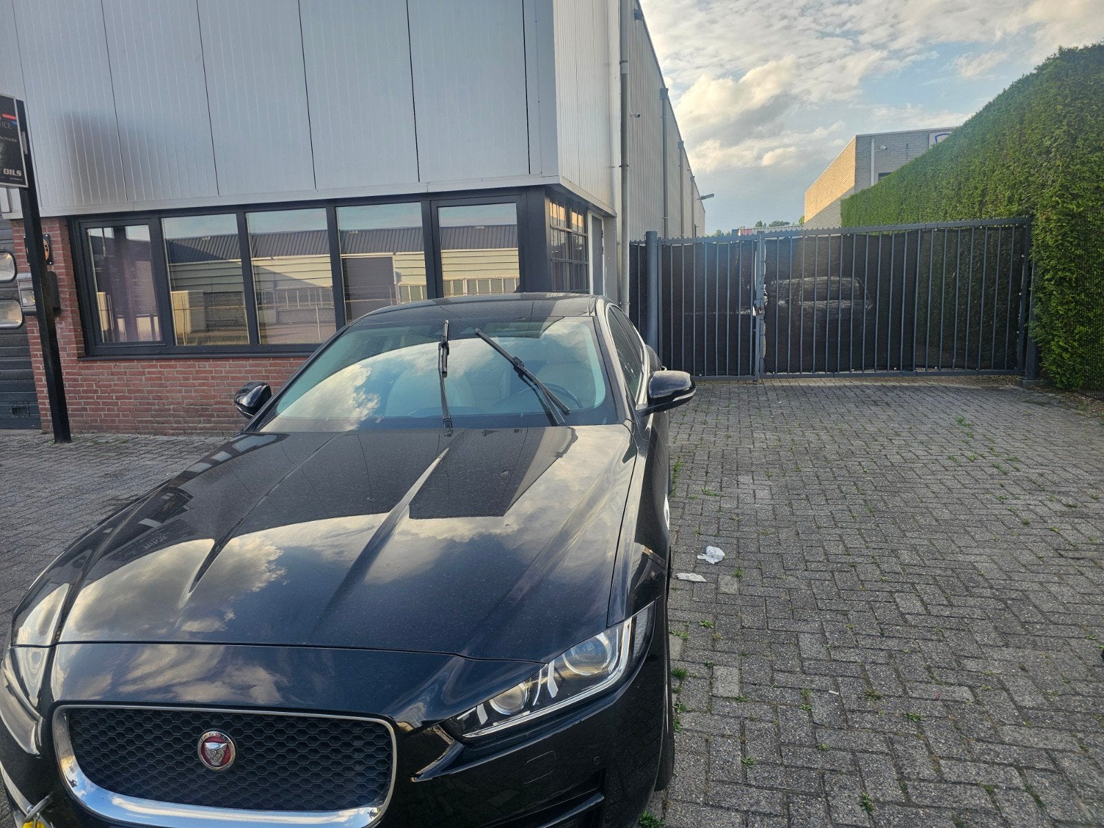 Jaguar XE 2.0D  AUT 2016 Auto Start niet koppakking defect!!, Automaat, Achterwielaandrijving, 1800 kg, Beige