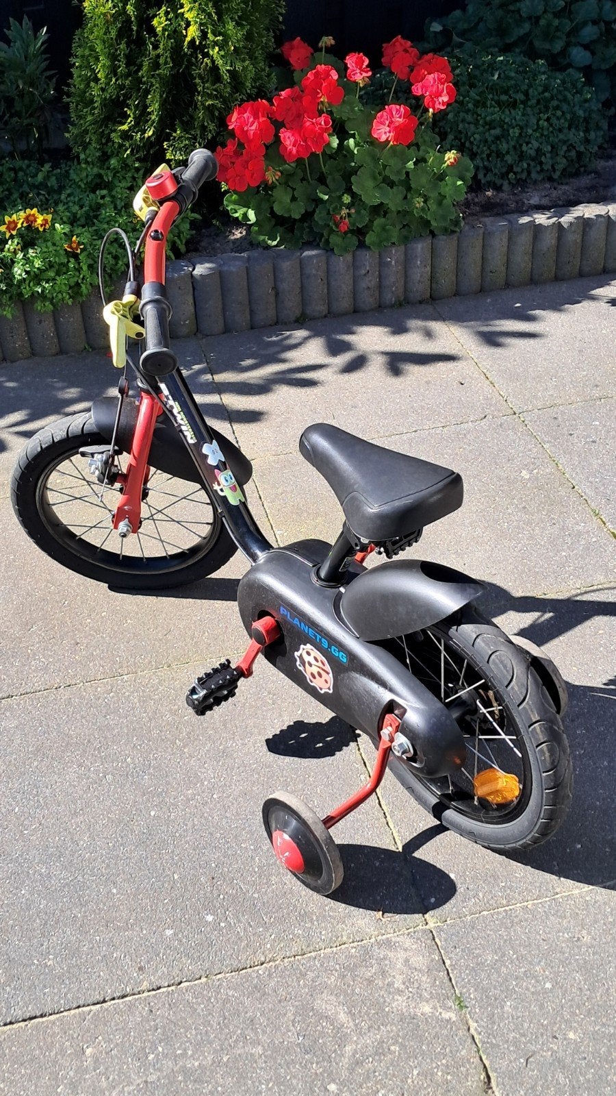 B'TWIN Kinderfiets met zijwieltjes - Zwart/Rood, Ophalen, B'TWIN, Zijwieltjes, Gebruikt