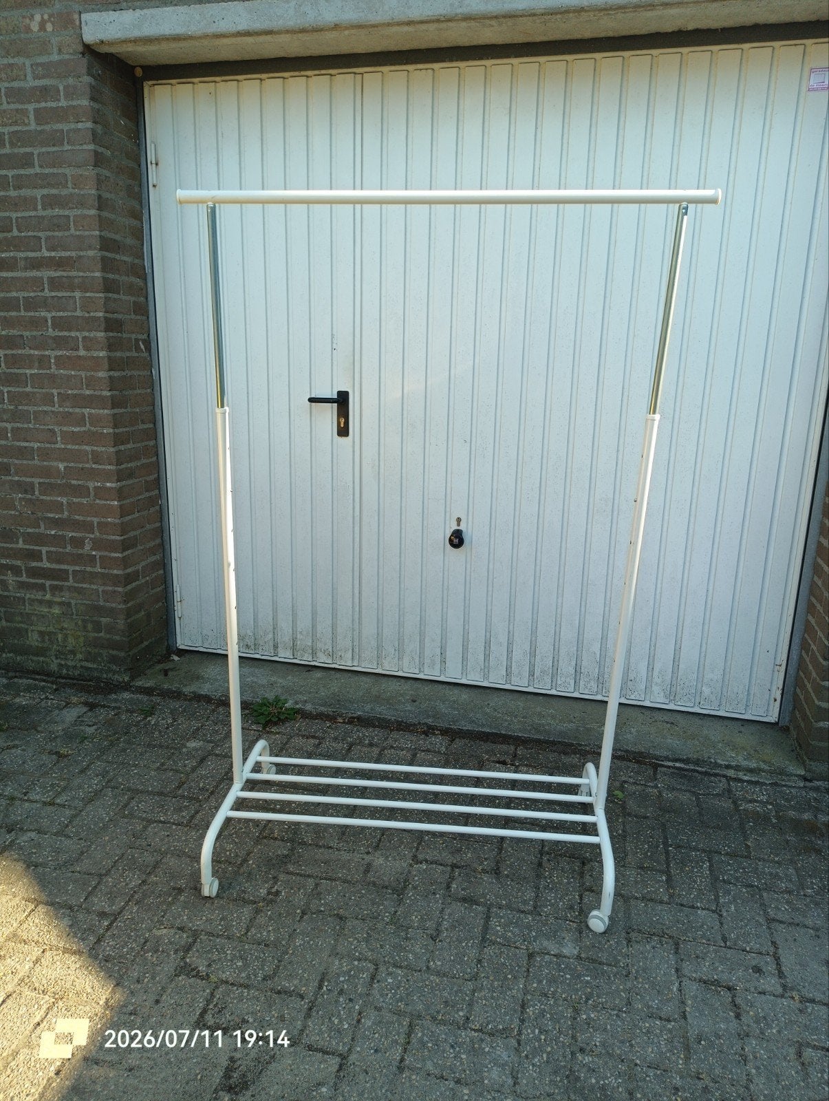 Ikea kledingrek RIGGA met wieltjes uitschuifbaar, Ophalen of Verzenden, Met wielen, Zo goed als nieuw
