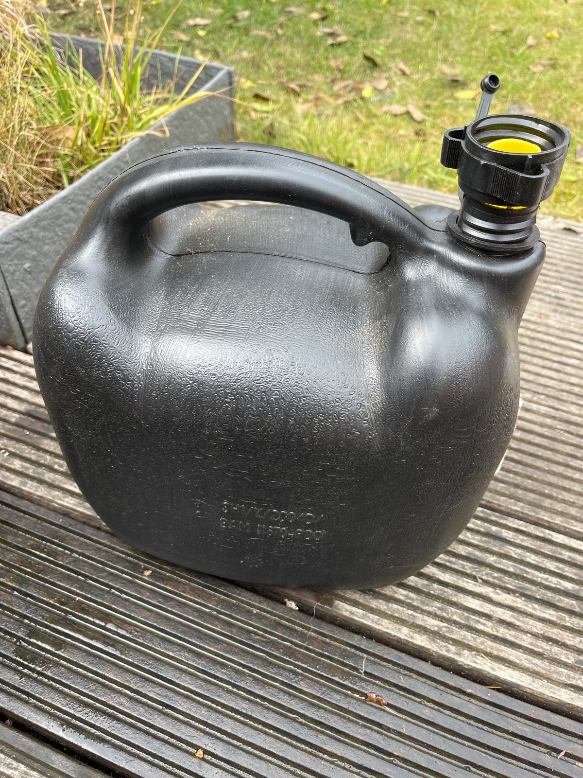 Zwarte jerrycan met schenktuit, Ophalen of Verzenden