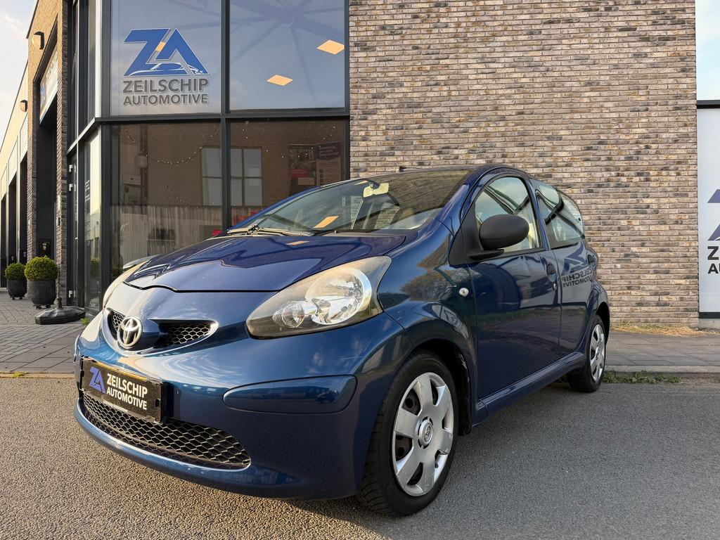 Toyota Aygo 1.0-12V Met Nieuwe Volle jaar APK 2027, Auto's, Toyota, Bedrijf, Te koop, Aygo, ABS, Airbags, Metallic lak, Radio