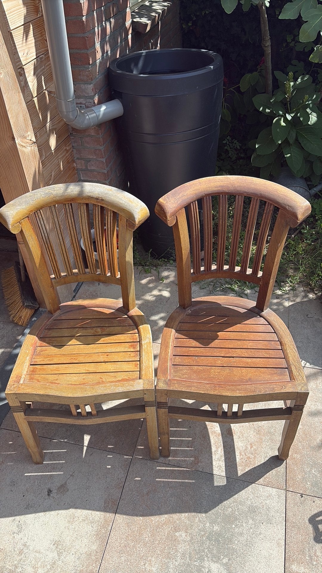 Set van 2 Robuuste Teakhouten Kuipstoelen voor Buiten, Ophalen, Zo goed als nieuw, Teakhout