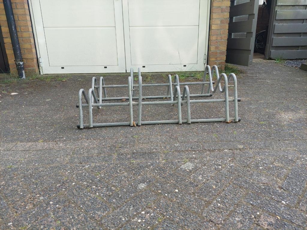 Fietsenrek voor 4 fietsen - Grijs metaal, Fietsen en Brommers, Fietsaccessoires | Fietsenrekken, Ophalen, Gebruikt