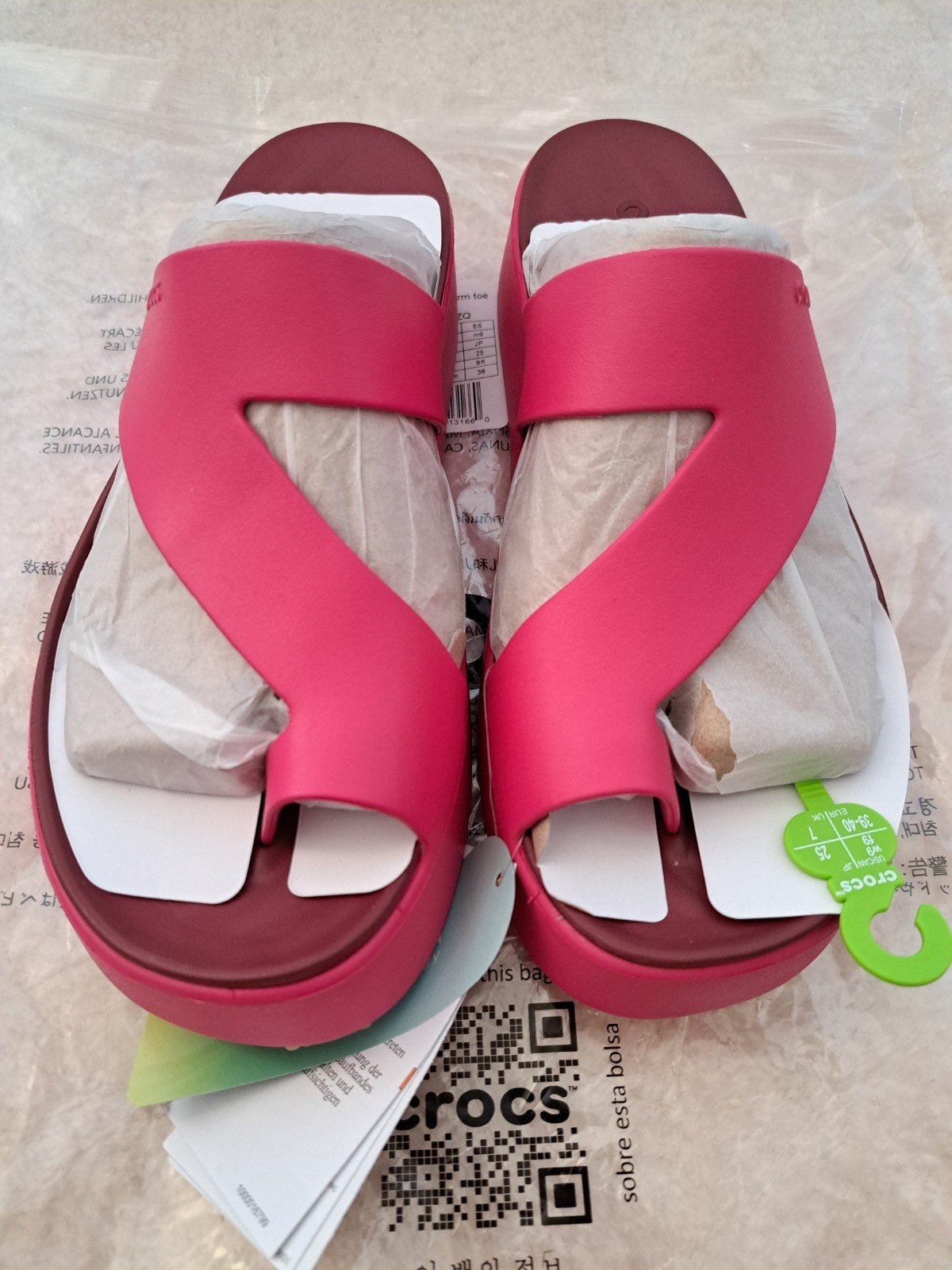 Nieuwe Crocs Getaway Platform slippers Maat 39/40, Kleding | Dames, Schoenen, Slippers, Nieuw, Ophalen of Verzenden, Crocs