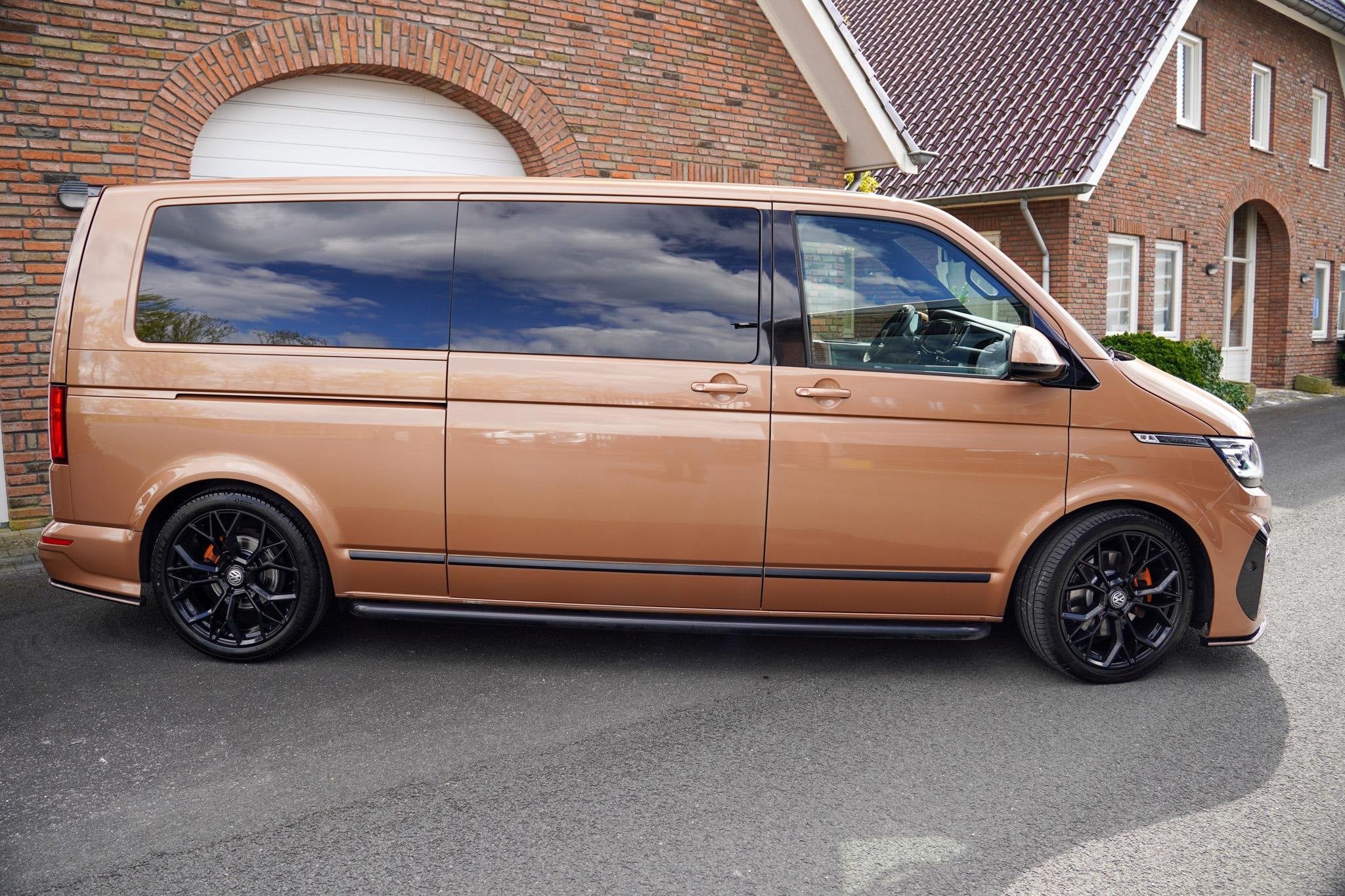 Volkswagen Transporter 204PK CARAVELLE L2H1 DUB/CAB BWT Cust, 15 km/l, Gebruikt, Volkswagen, 2296 kg