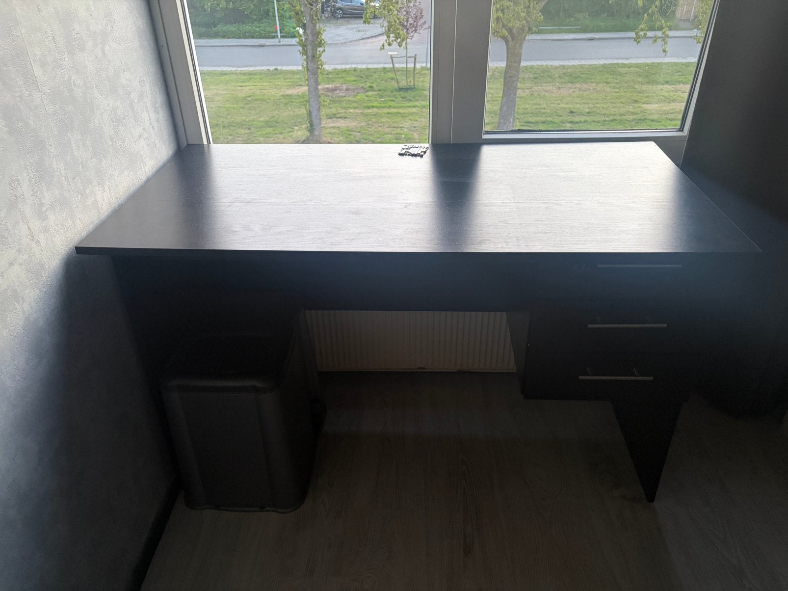 Zwart bureau, Ophalen, Zo goed als nieuw