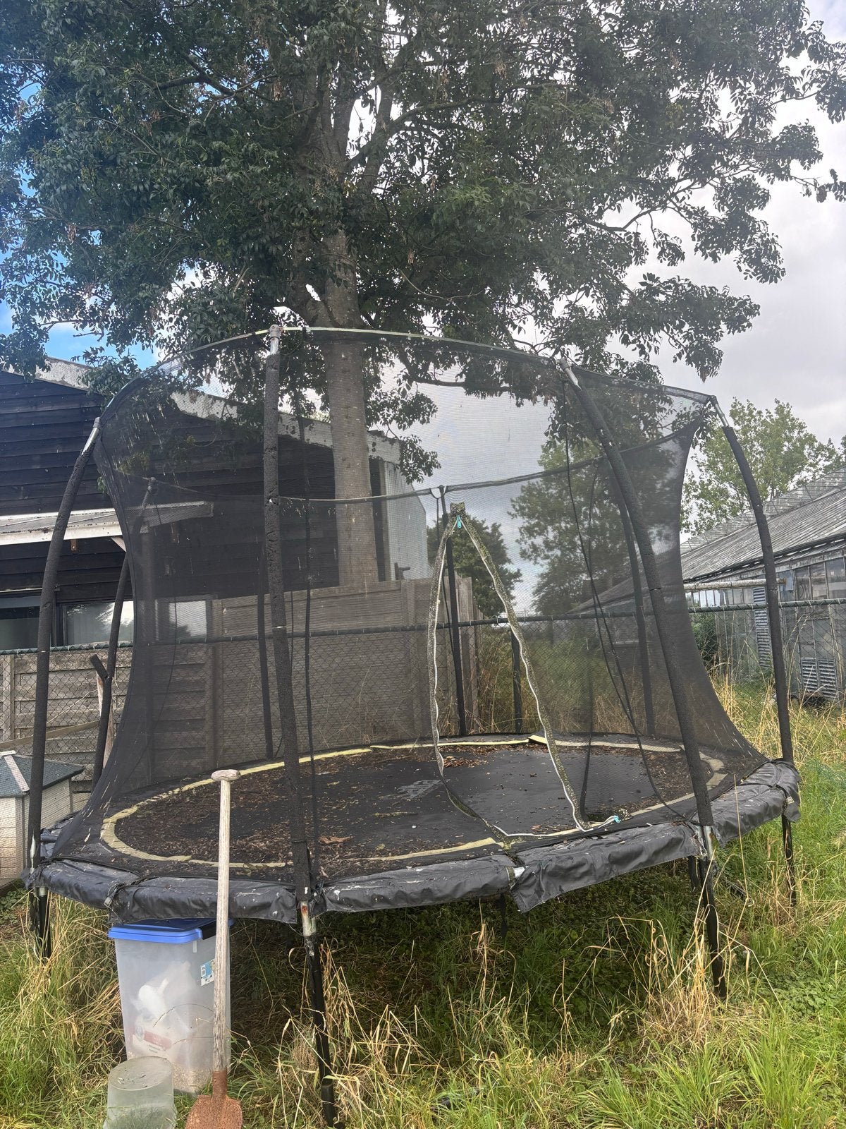 Trampoline en speeltoestellen - Manege stopt, Ophalen, Gebruikt