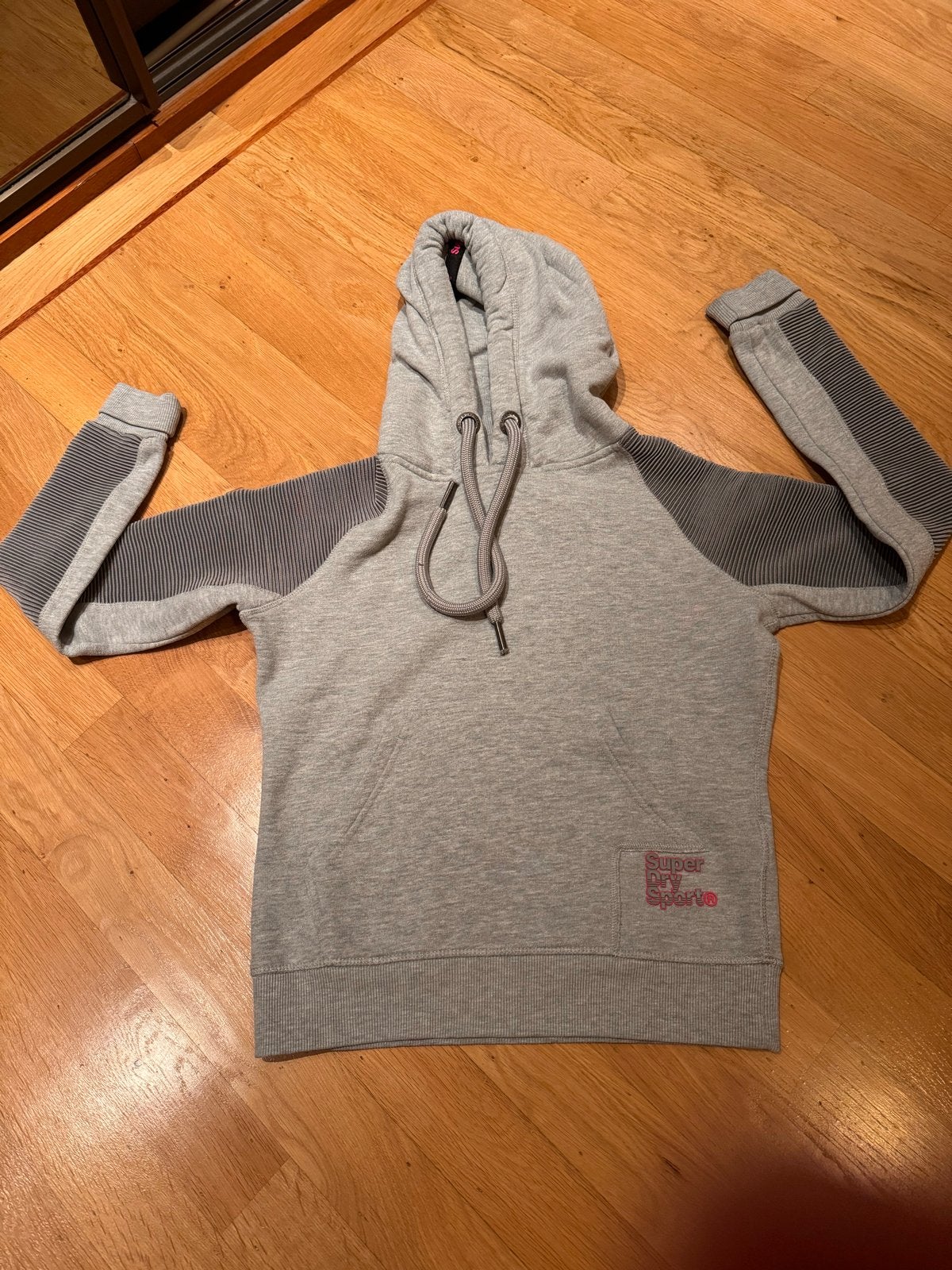 Superdry Sport hoodie grijs - Maat XS, Kleding | Dames, Truien en Vesten, Ophalen of Verzenden, Zo goed als nieuw, Maat 34 (XS) of kleiner