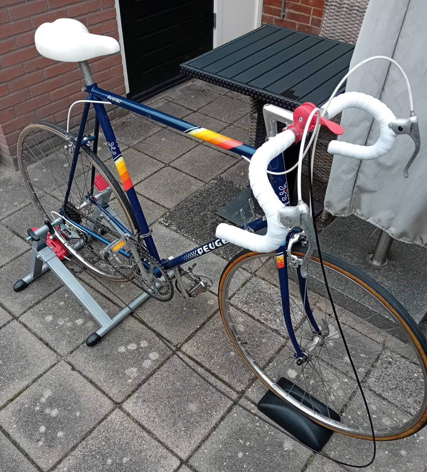 Peugeot Avoriaz uit 1987 inclusief binnen trainer., 28 inch, Gebruikt, Velgrem, 61 tot 65 cm