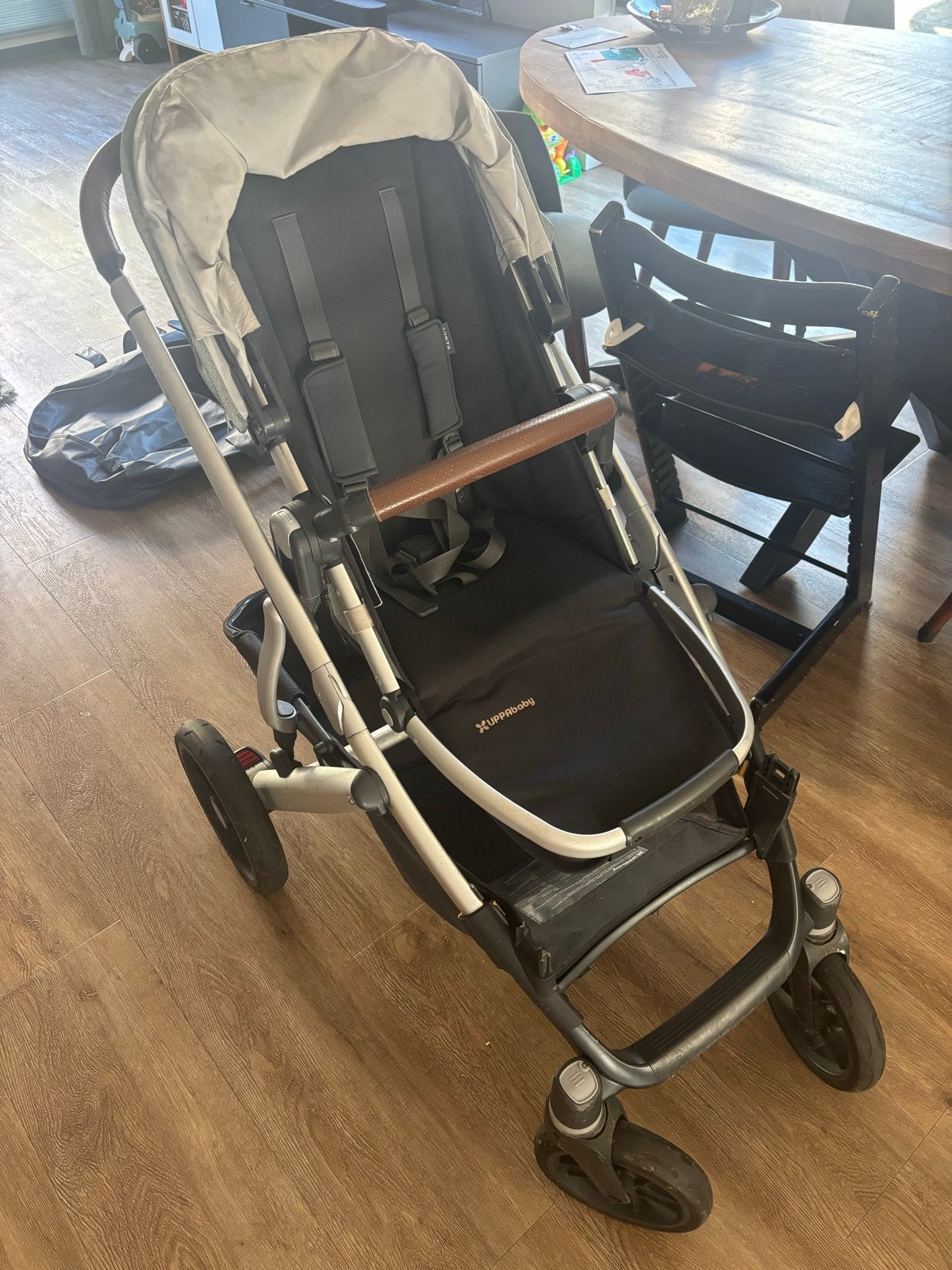 UPPAbaby Vista V2 Combiwagen met Reiswieg en Accessoires, Kinderen en Baby's, Kinderwagens en Combinaties, Zo goed als nieuw, Combiwagen