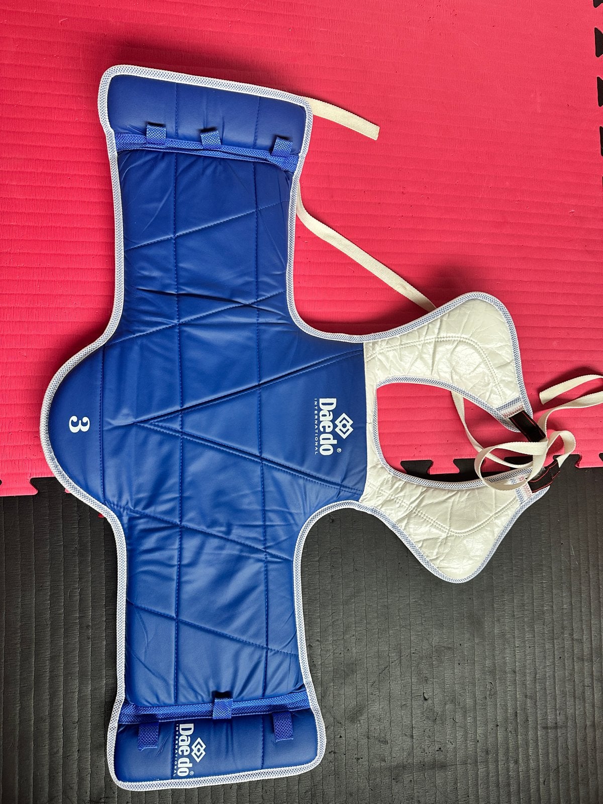 2x Taekwondo borstbeschermer Daedo / JC – maat 3, Gebruikt, Taekwondo, Vechtsportbescherming, Maat L