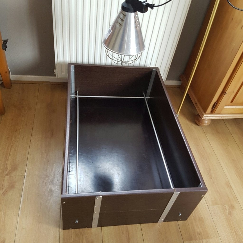 Werpkist te huur 94 x 61 met warmtelamp, Dieren en Toebehoren, Ophalen, Gebruikt, 75 tot 110 cm, Minder dan 65 cm