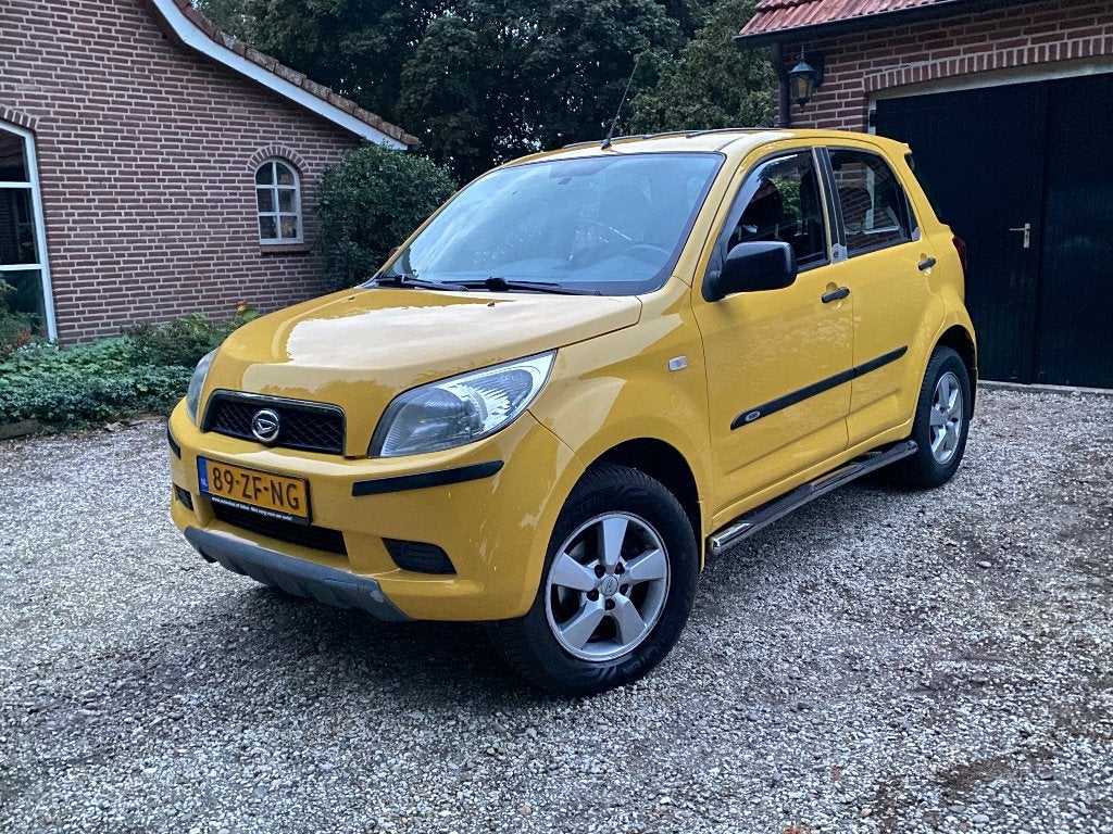 Daihatsu Terios 1.5 2WD AUTOMAAT incl. beurt en APK, 1350 kg, Zwart, 400 kg, 49 €/maand