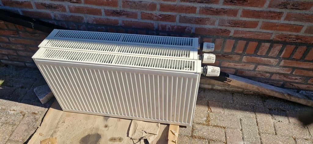 Compacte radiator met thermostaatknoppen, Ophalen, Gebruikt, Radiator, 30 tot 80 cm