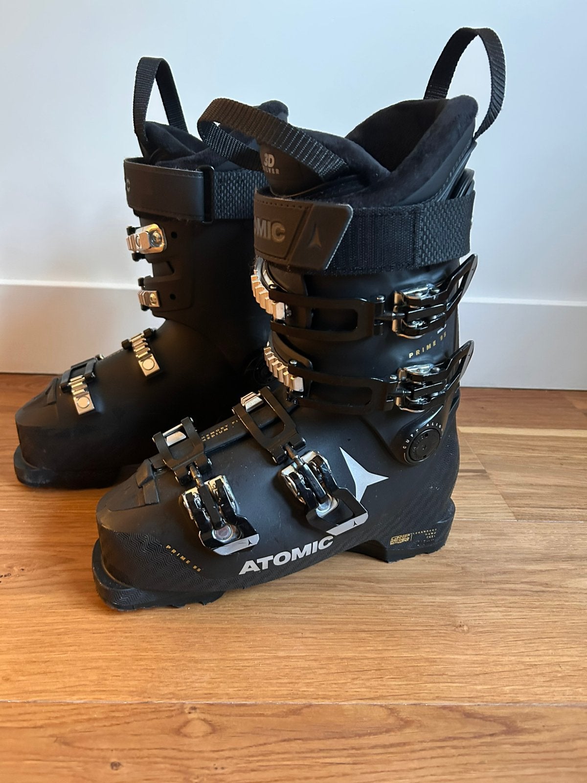Skischoenen maat 39 - één keer gedragen, Sport en Fitness, Skiën en Langlaufen, Ophalen, 160 tot 180 cm, Schoenen, Zo goed als nieuw