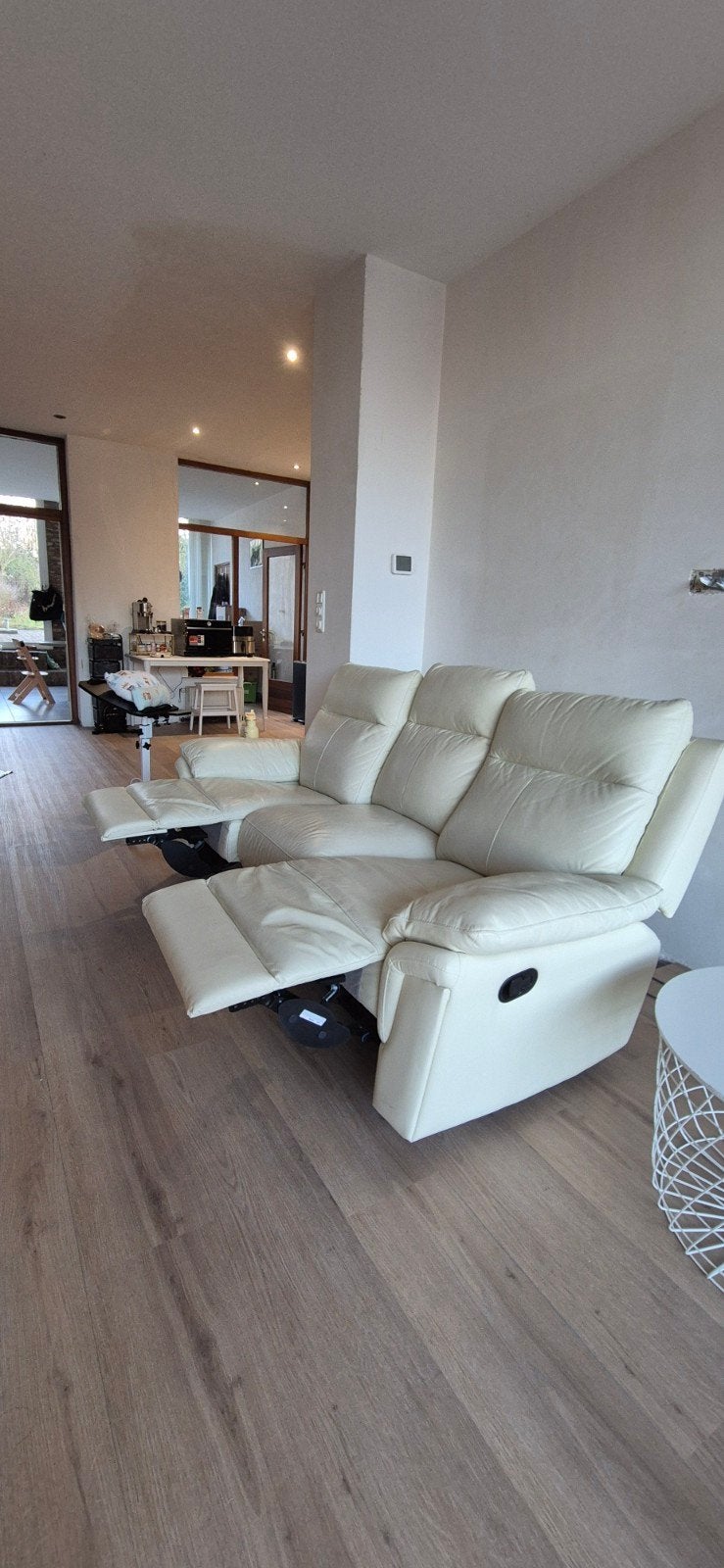 Comfortabele 3-zitsbank met relaxfunctie - Crème leer, Ophalen, Modern, Comfortabel, Gebruikt, Driepersoons