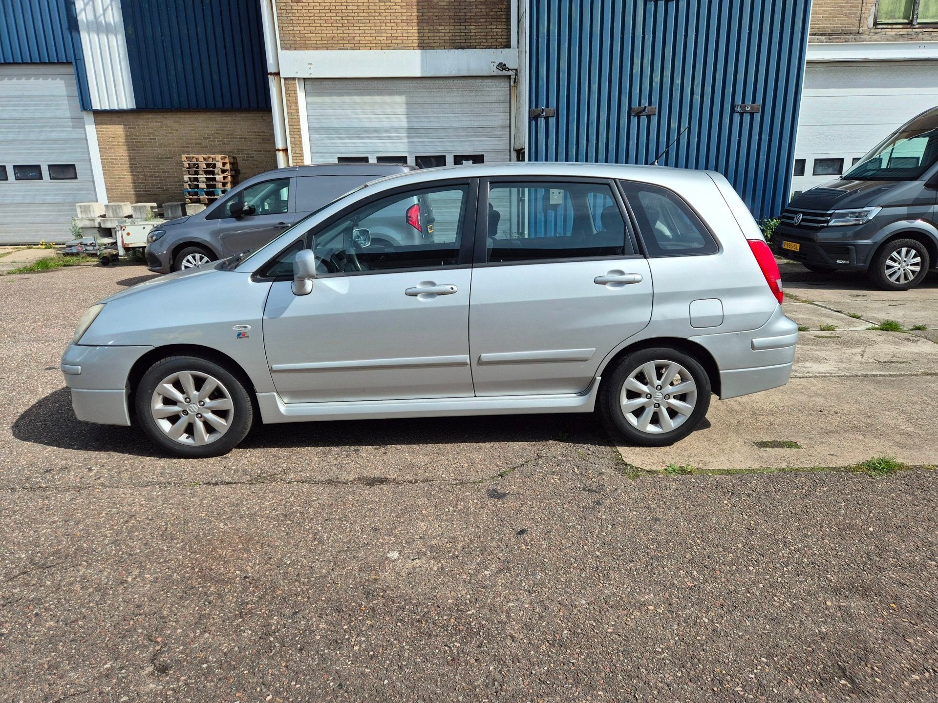 Suzuki Liana 1.6 Exclusive, mooie nette auto/ achteruit sens, Voorwielaandrijving, 4 cilinders, 400 kg, 49 €/maand