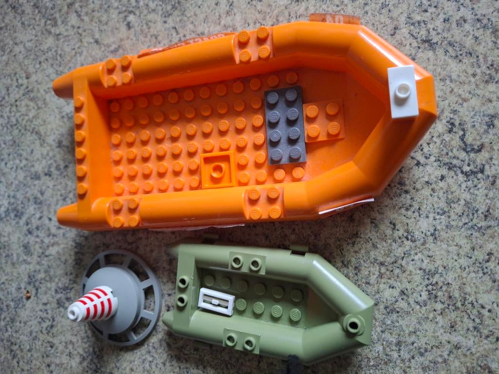 Twee rubberboten lego., Ophalen of Verzenden