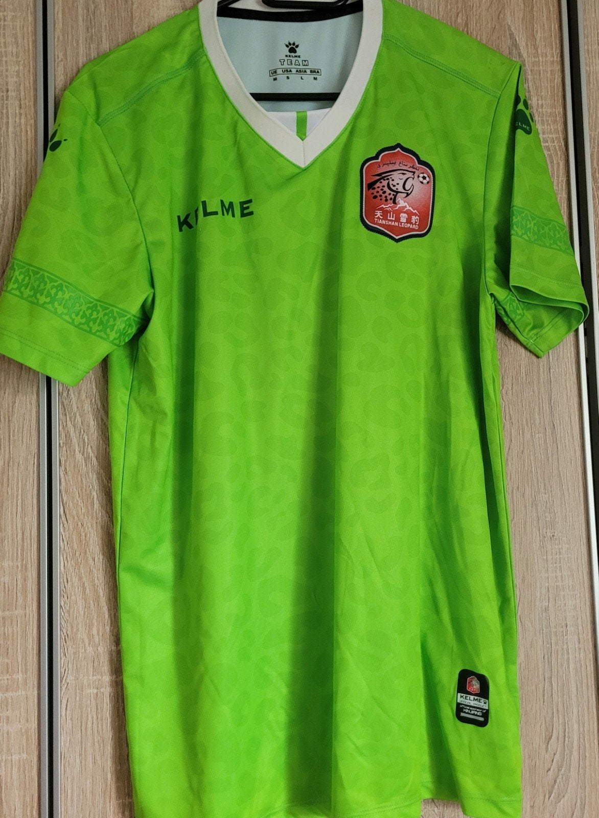 Xinjiang Tianshan Leopard Football Club shirt, Maat M, Ophalen of Verzenden, Nieuw, Shirt
