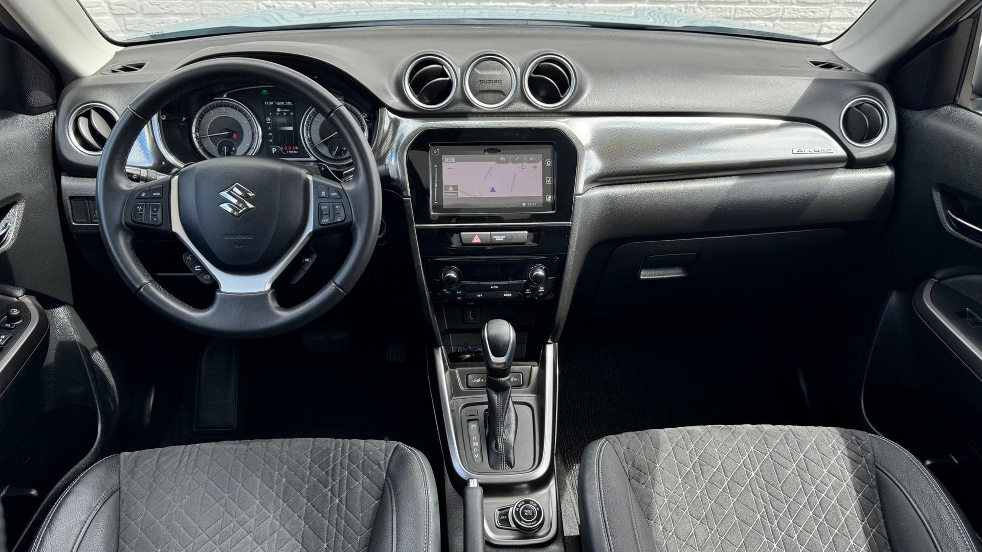 Suzuki VITARA 1.5 Hybrid Style AllGrip Pano Camera Carplay A, Auto's, Dealer onderhouden, Automatische klimaatregeling, Gebruikt