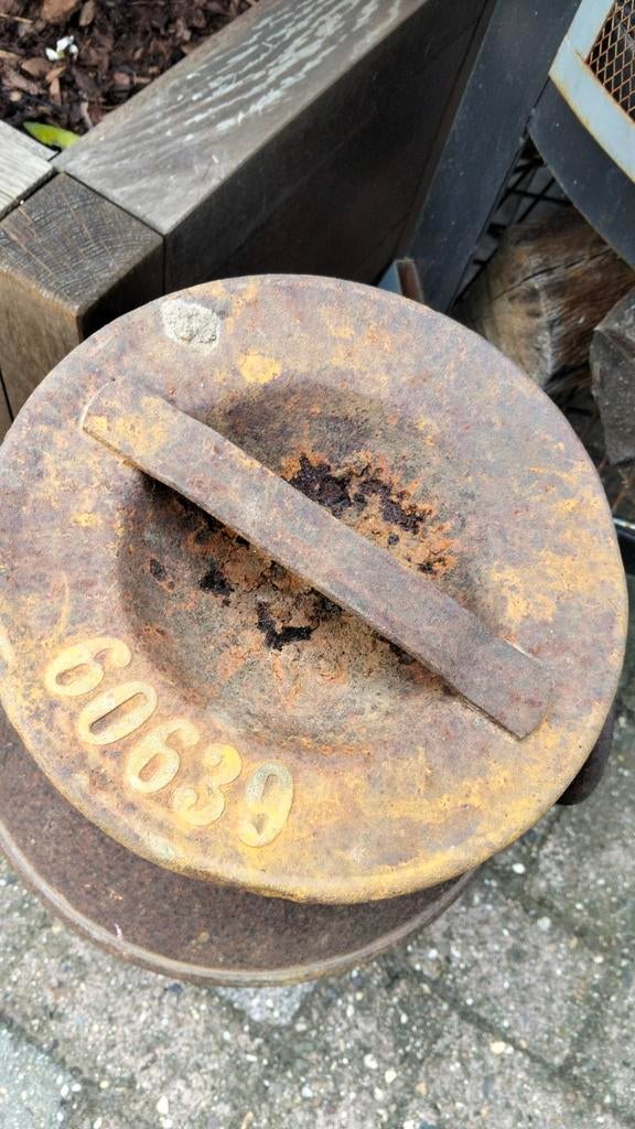 Brocante metalen oude melkbus, Ophalen