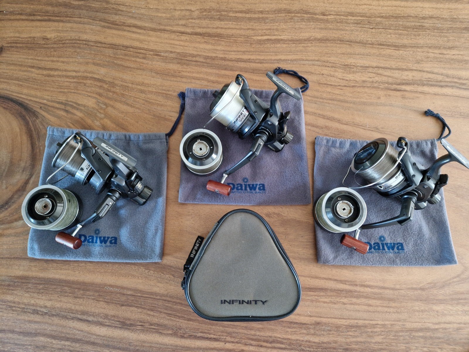 3x Daiwa Infinity 5500BR met extra spoelen, Ophalen of Verzenden, Gebruikt, Molen