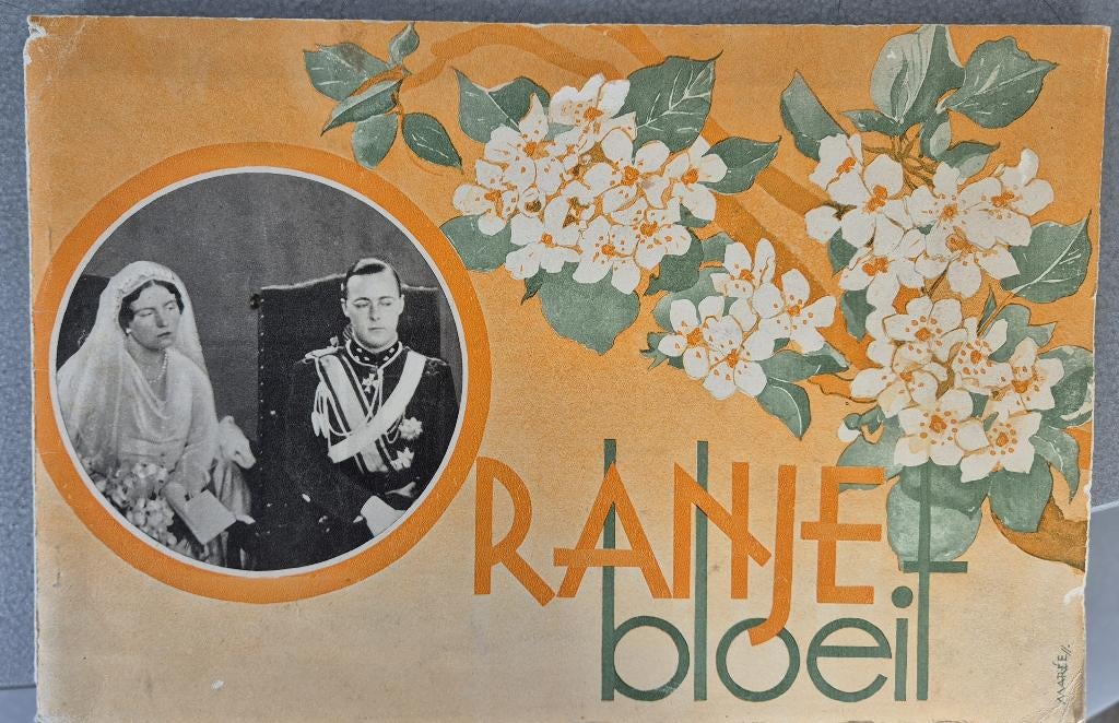 Oranje bloeit Juliana in 70 bewogen jaren, Verzamelen, Ophalen, Gebruikt, Nederland, Tijdschrift of Boek