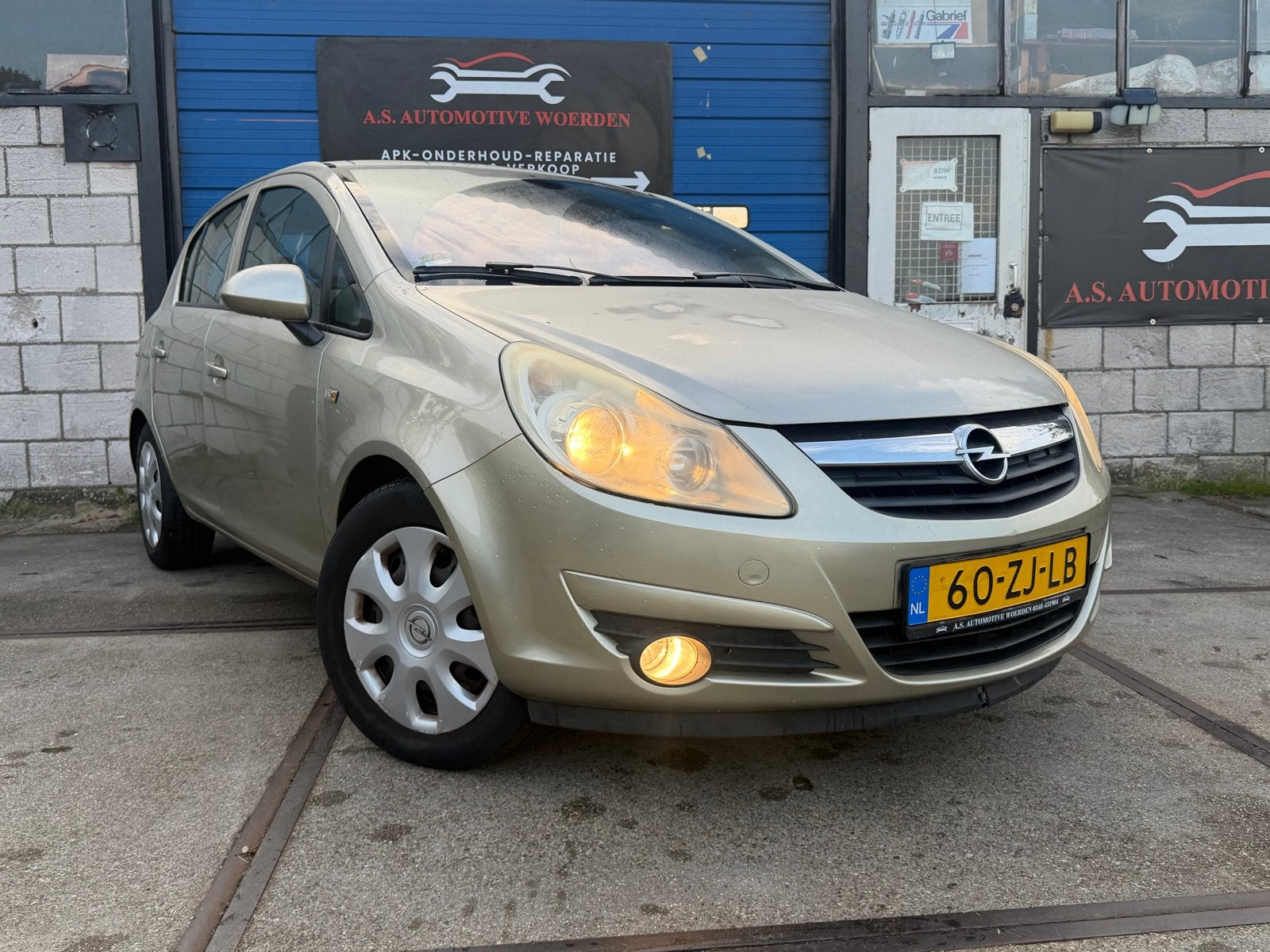 Opel Corsa 1.4 16V 5D 2008 Beige Airco*Cruise*stuur/stoelver, Voorwielaandrijving, Zwart, 4 cilinders, Origineel Nederlands