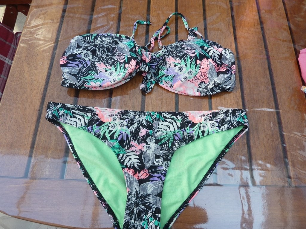 diversen bikini's, Overige kleuren, Diversen, Ophalen of Verzenden, Zo goed als nieuw
