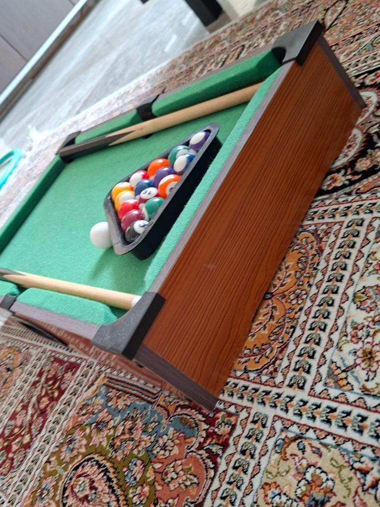 Mini pooltafel met keuen en ballen - gratis afhalen, Sport en Fitness, Ophalen, Gebruikt, Pooltafel