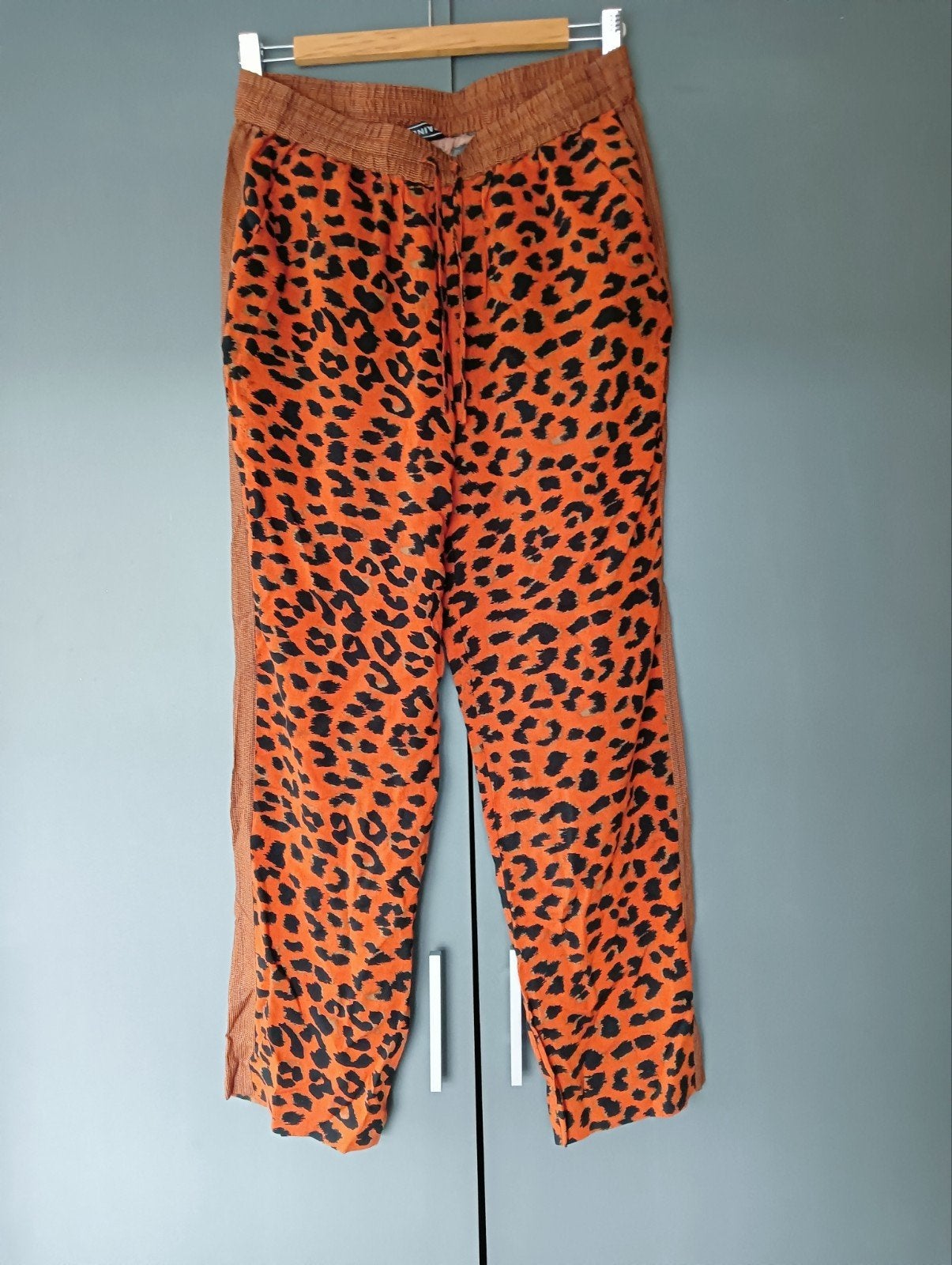 Luchtige oranje broek mt 36 van viscose met panterprint, Rainbow, Oranje, Ophalen of Verzenden, Zo goed als nieuw