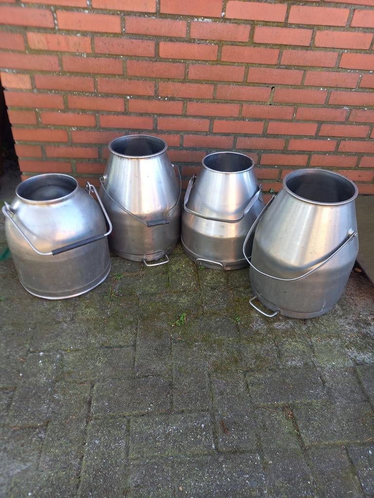 Rvs melkemmers, Ophalen
