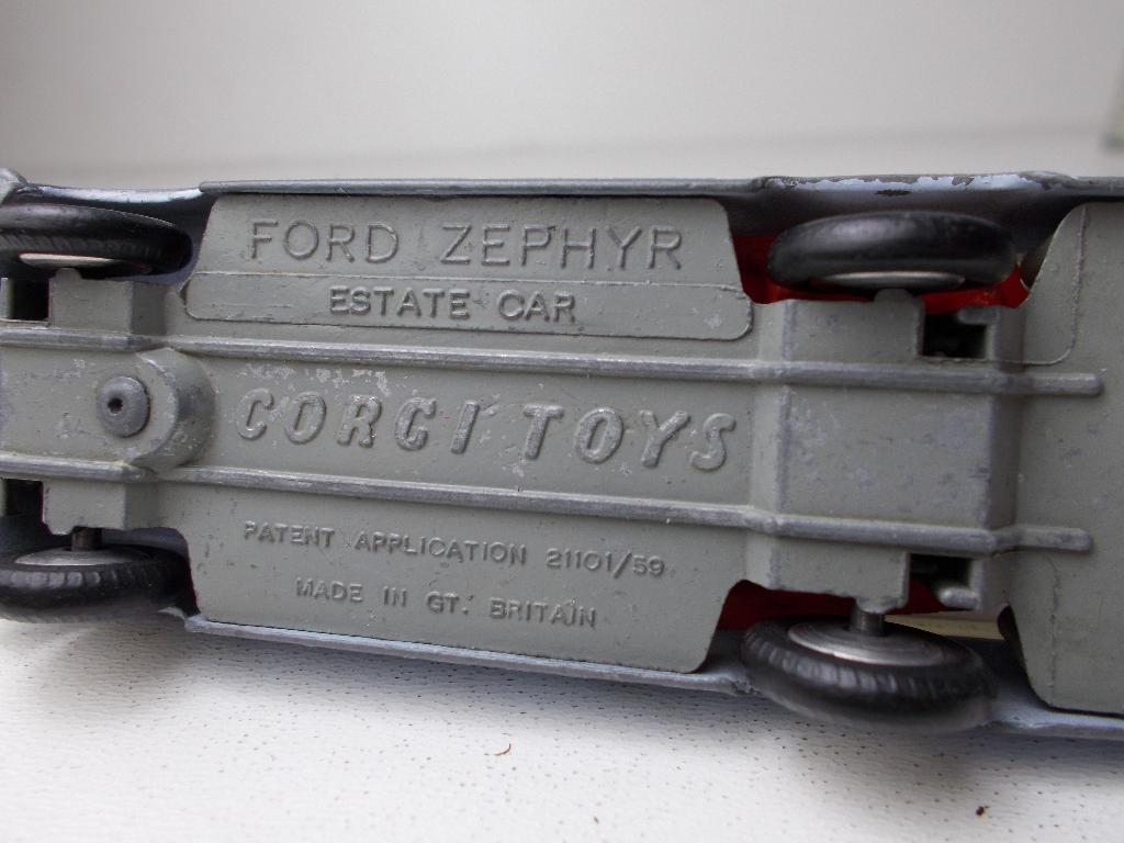 1961 Corgi Toys 424 FORD ZEPHYR ESTATE CAR., Hobby en Vrije tijd, Modelauto's | 1:43, Ophalen of Verzenden, Gebruikt, Auto, Corgi