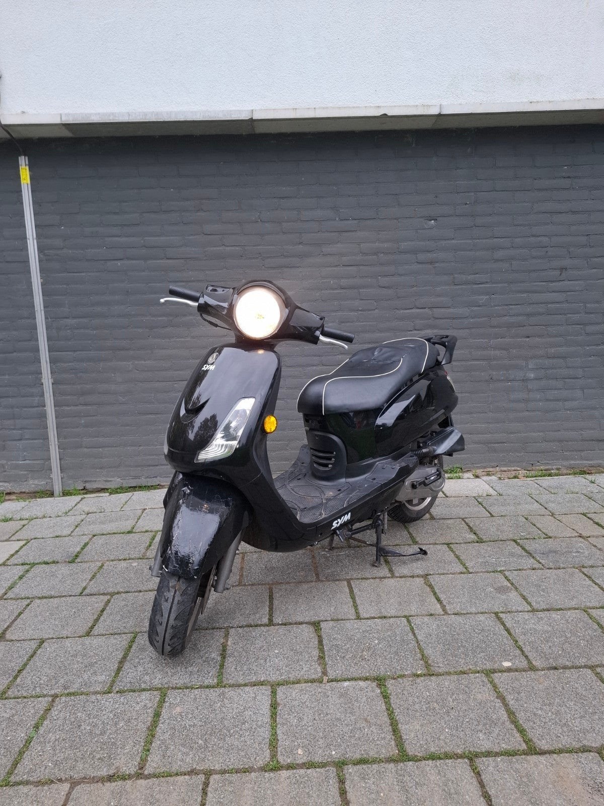 Zwarte SYM Mio Scooter - Goede Staat, Fietsen en Brommers, Gebruikt, Maximaal 45 km/u, Benzine, Ophalen
