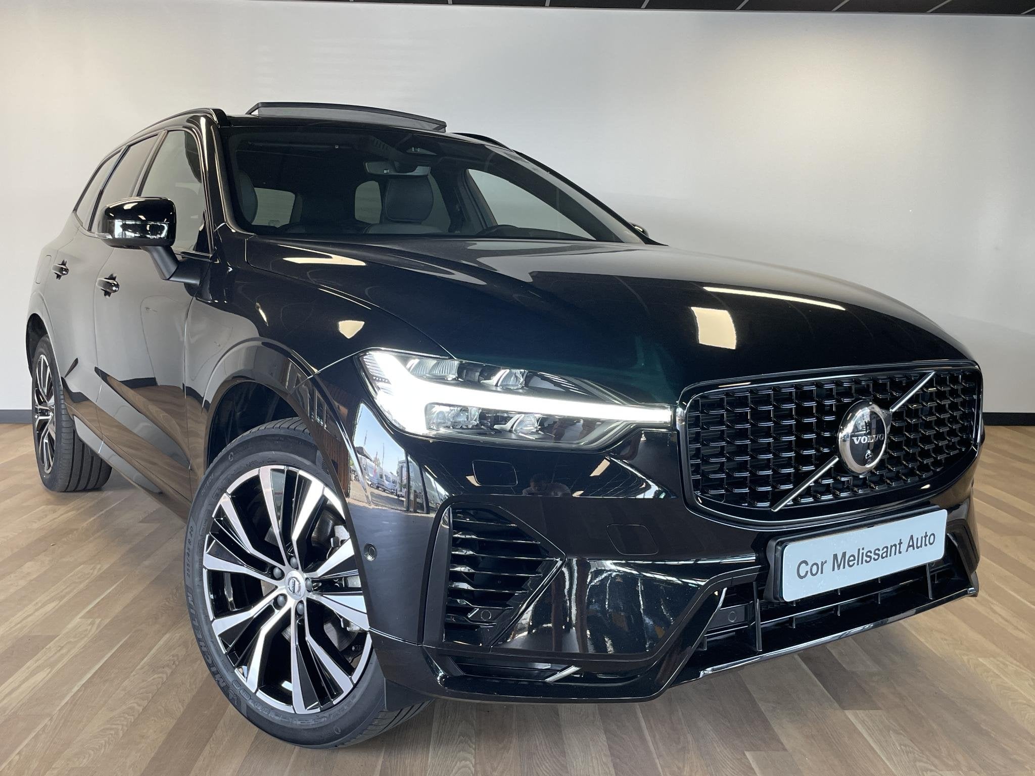 Volvo XC60 2.0 T6 Plug-in hybrid AWD Recharge Plus Dark H/K/, Auto's, Gebruikt, Euro 6, 4 cilinders, 1969 cc