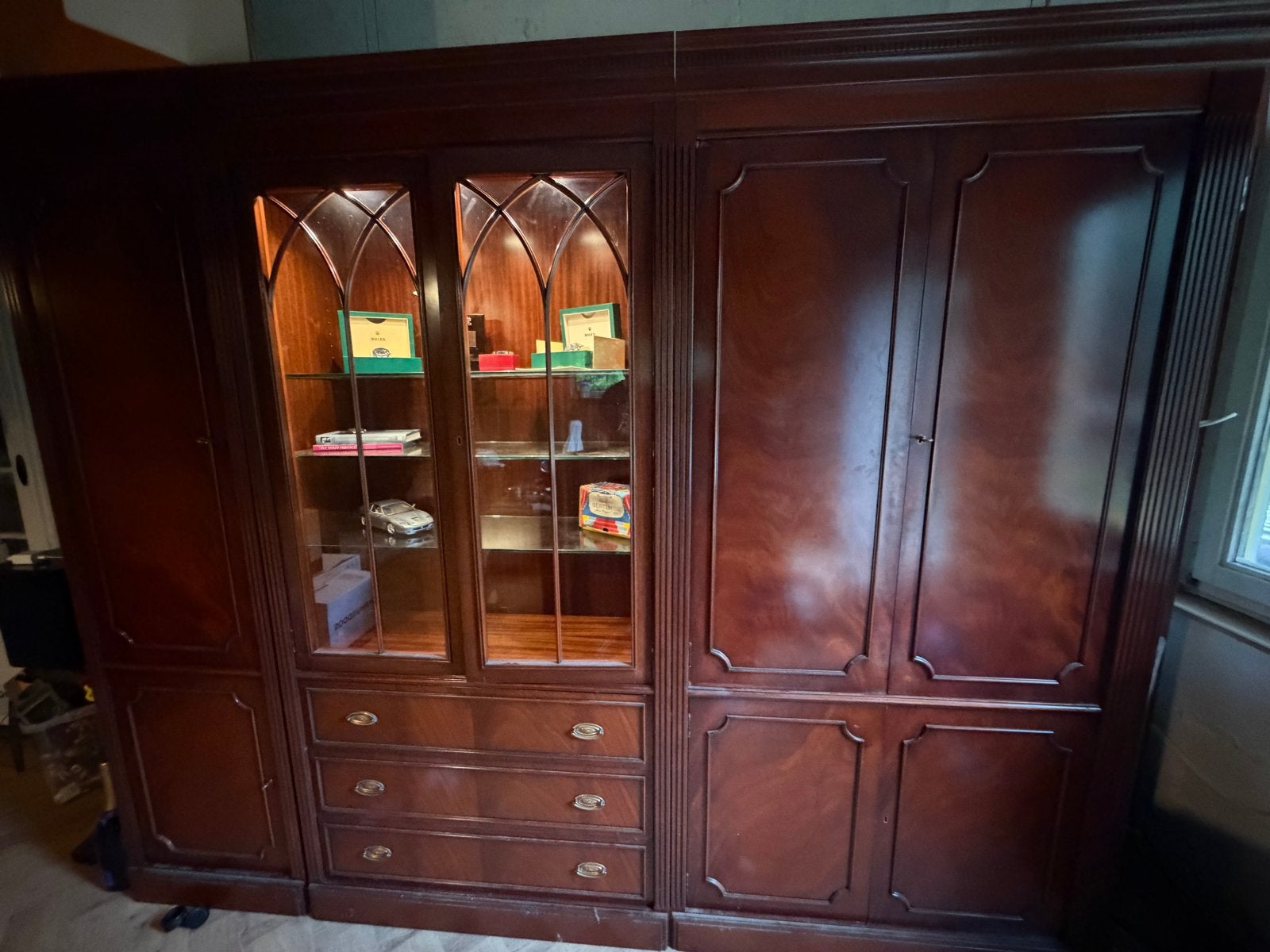 Antieke mahoniehouten kast met vitrine en opbergruimte, Ophalen of Verzenden