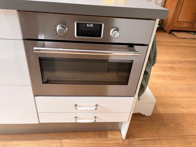 Foto 14 van Moderne keuken met eiland en moderne apparatuur